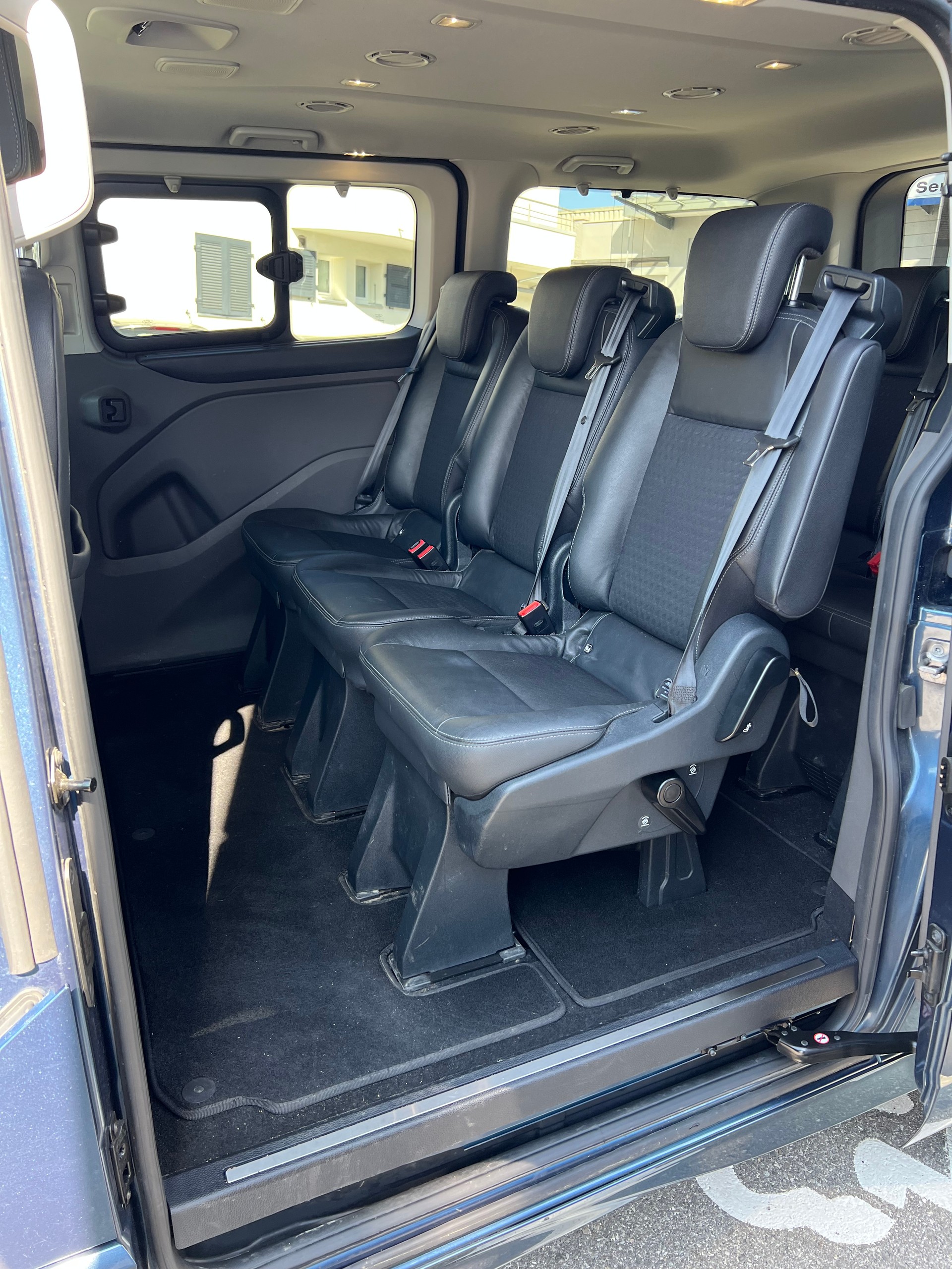 FORD Tourneo Custom 320 L1H1 Sport A-image-8