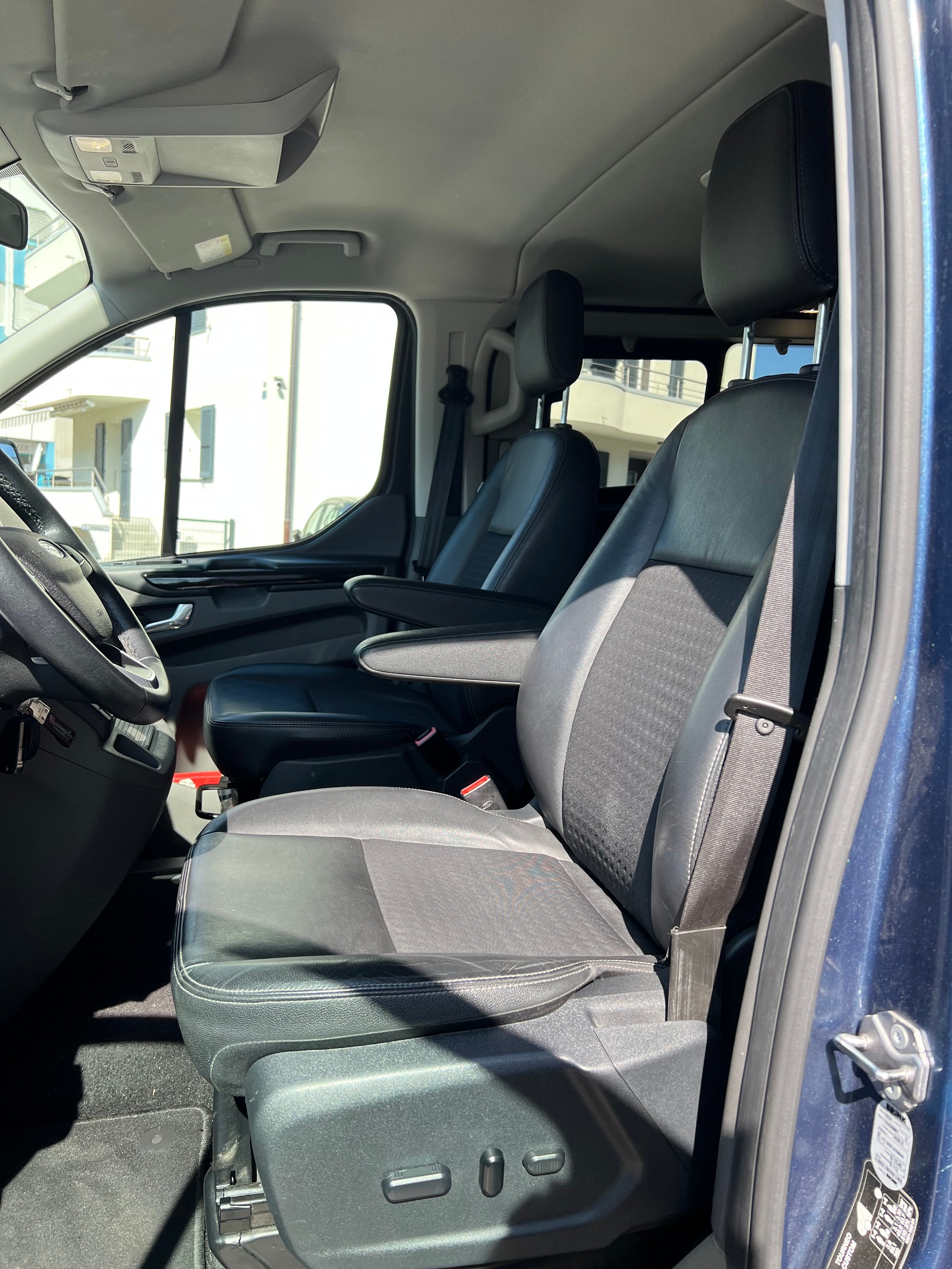 FORD Tourneo Custom 320 L1H1 Sport A-image-4