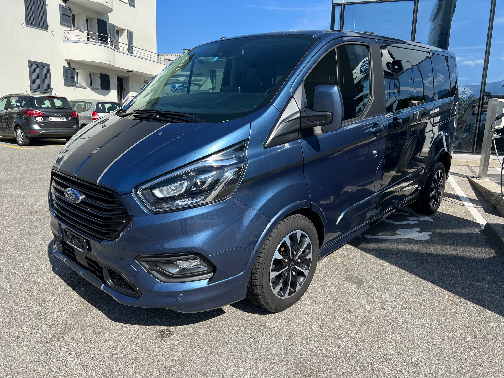 FORD Tourneo Custom 320 L1H1 Sport A-image-3