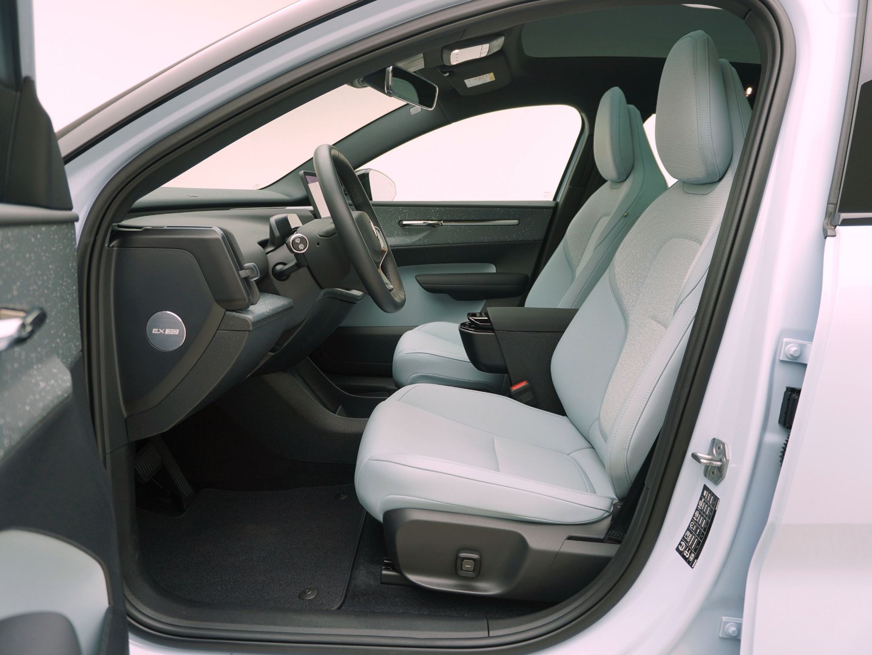 VOLVO EX 30 E60 Twin Ultra Performance AWD-image-10