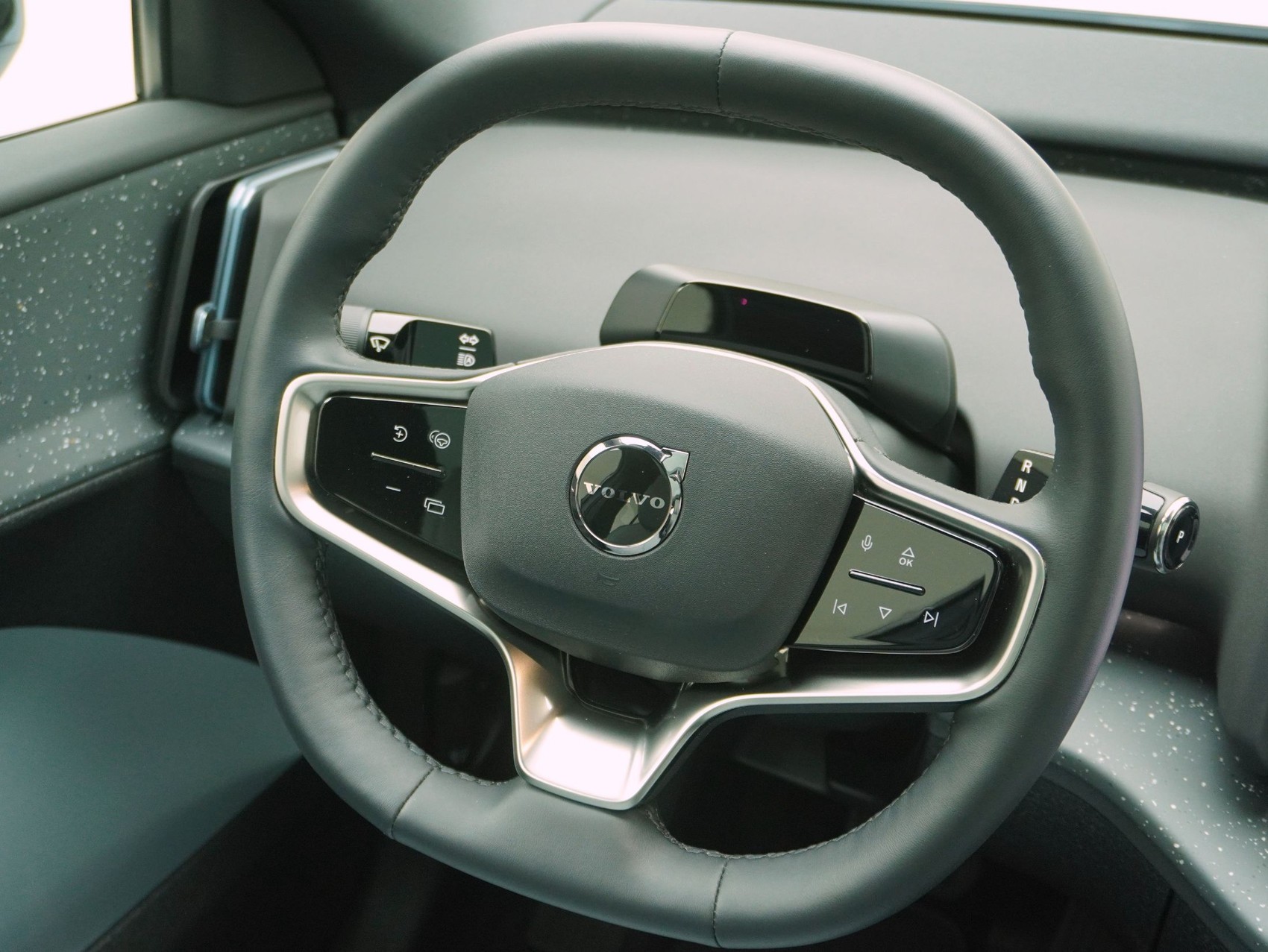 VOLVO EX 30 E60 Twin Ultra Performance AWD-image-13