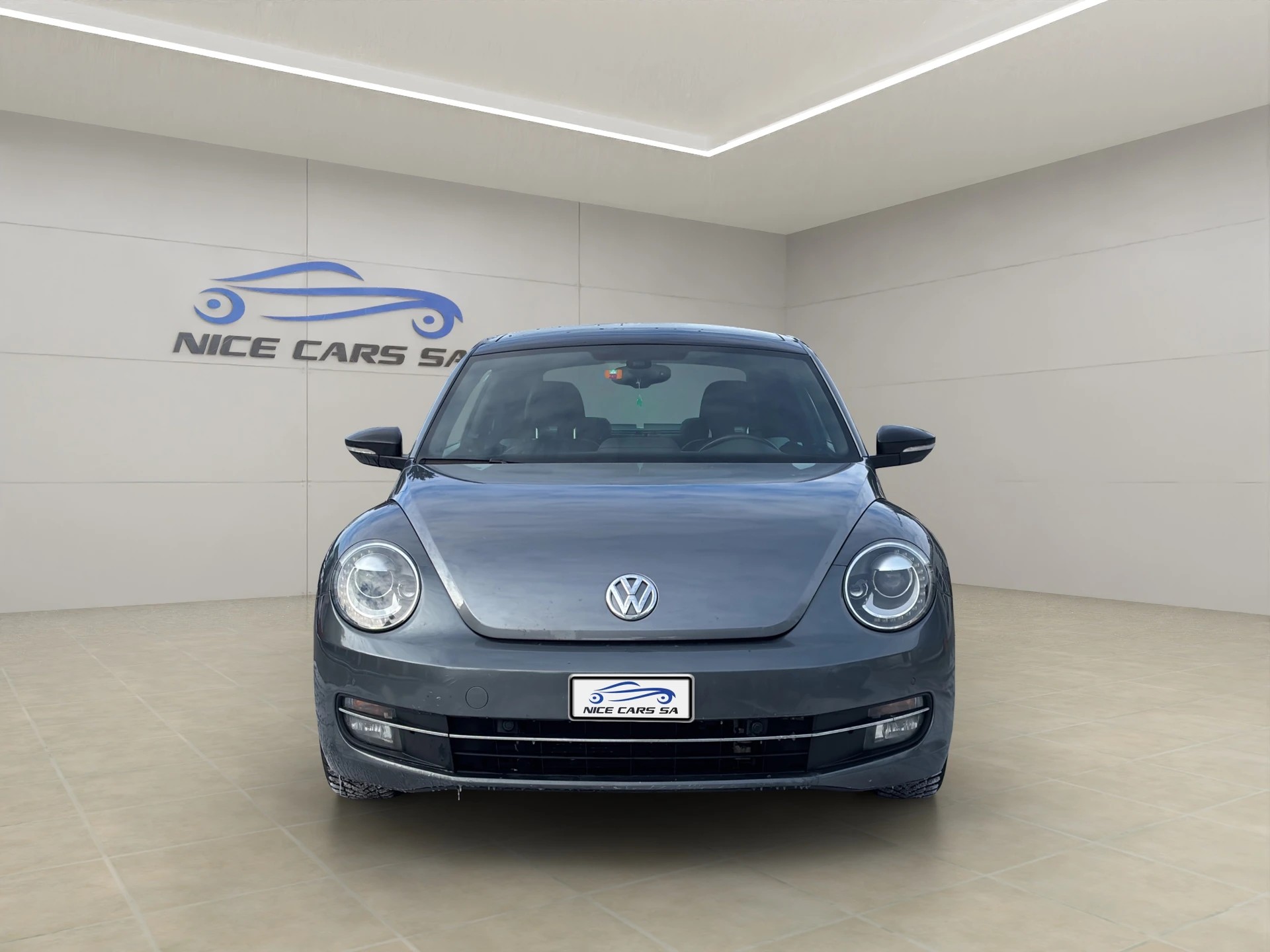 VW Beetle 2.0 TSI Sport DSG-showroom-element-2