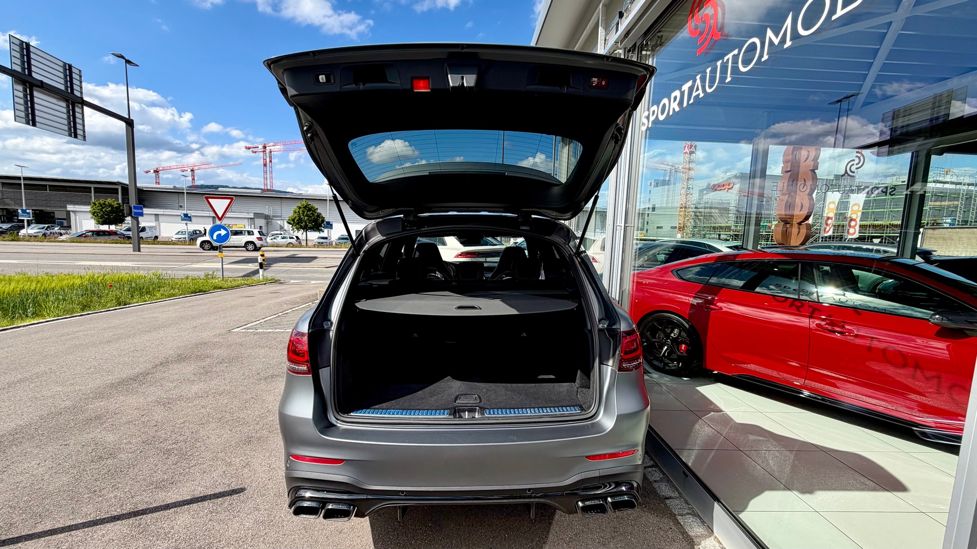 MERCEDES-BENZ GLC 63 S AMG 4Matic 9G-Tronic-image-12