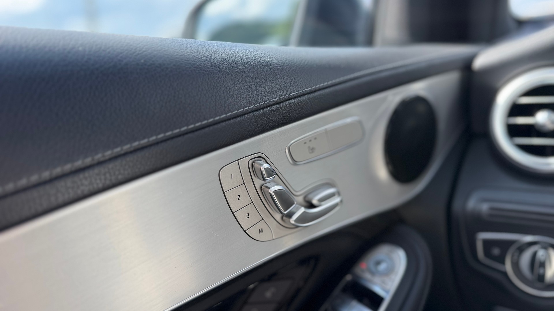 MERCEDES-BENZ GLC 63 S AMG 4Matic 9G-Tronic-image-35