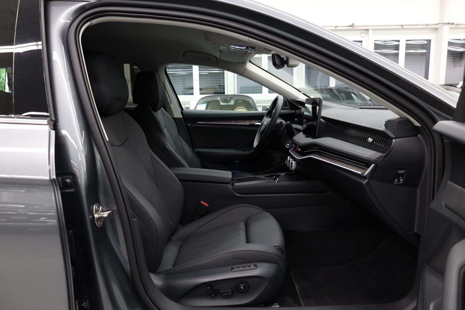 SKODA Superb Combi 2.0 TSI L & K DSG-image-15