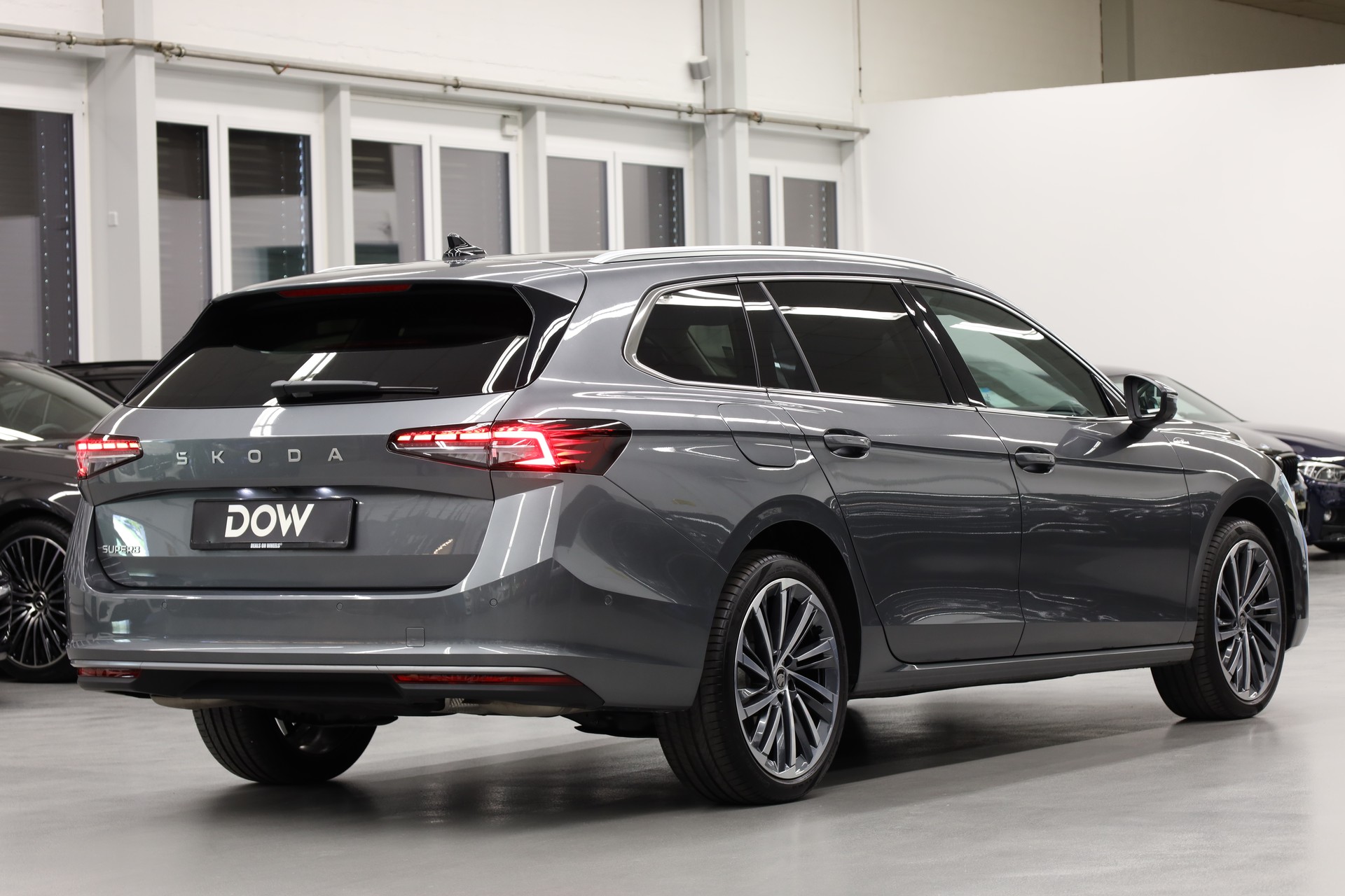 SKODA Superb Combi 2.0 TSI L & K DSG-image-6