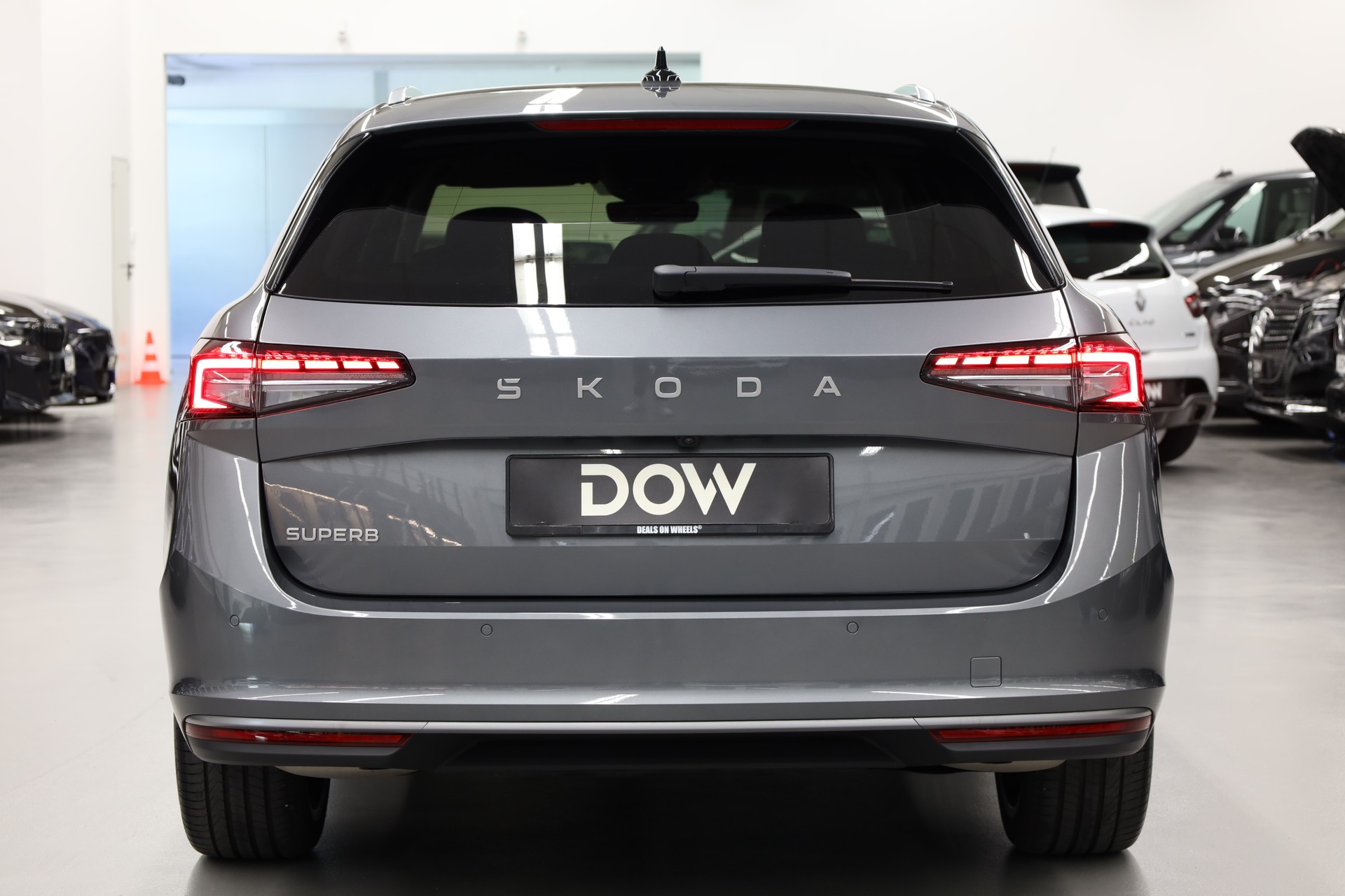 SKODA Superb Combi 2.0 TSI L & K DSG-image-8