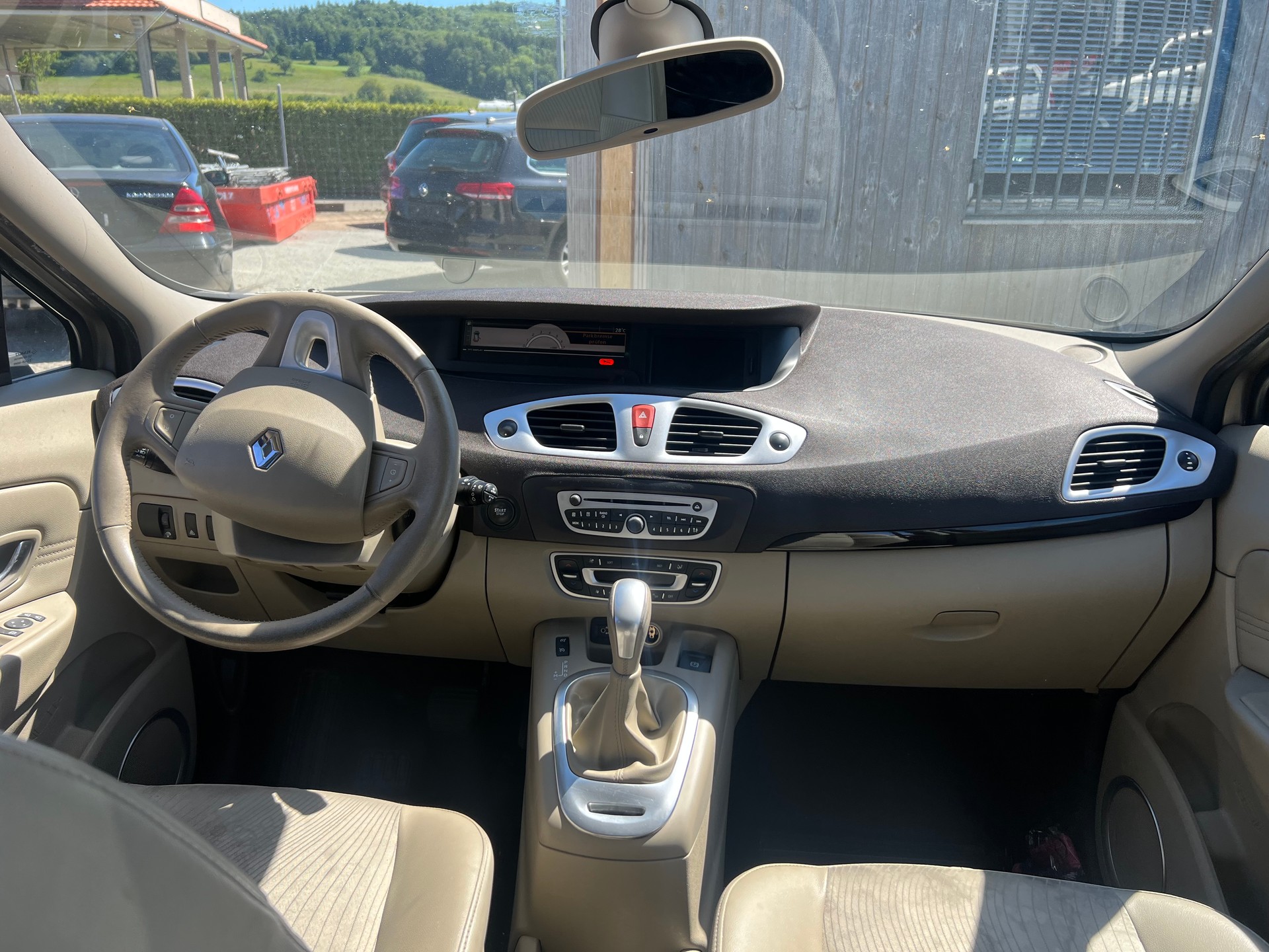 RENAULT Grand Scénic 2.0 16V Dynamique X-Tronic CVT-image-9