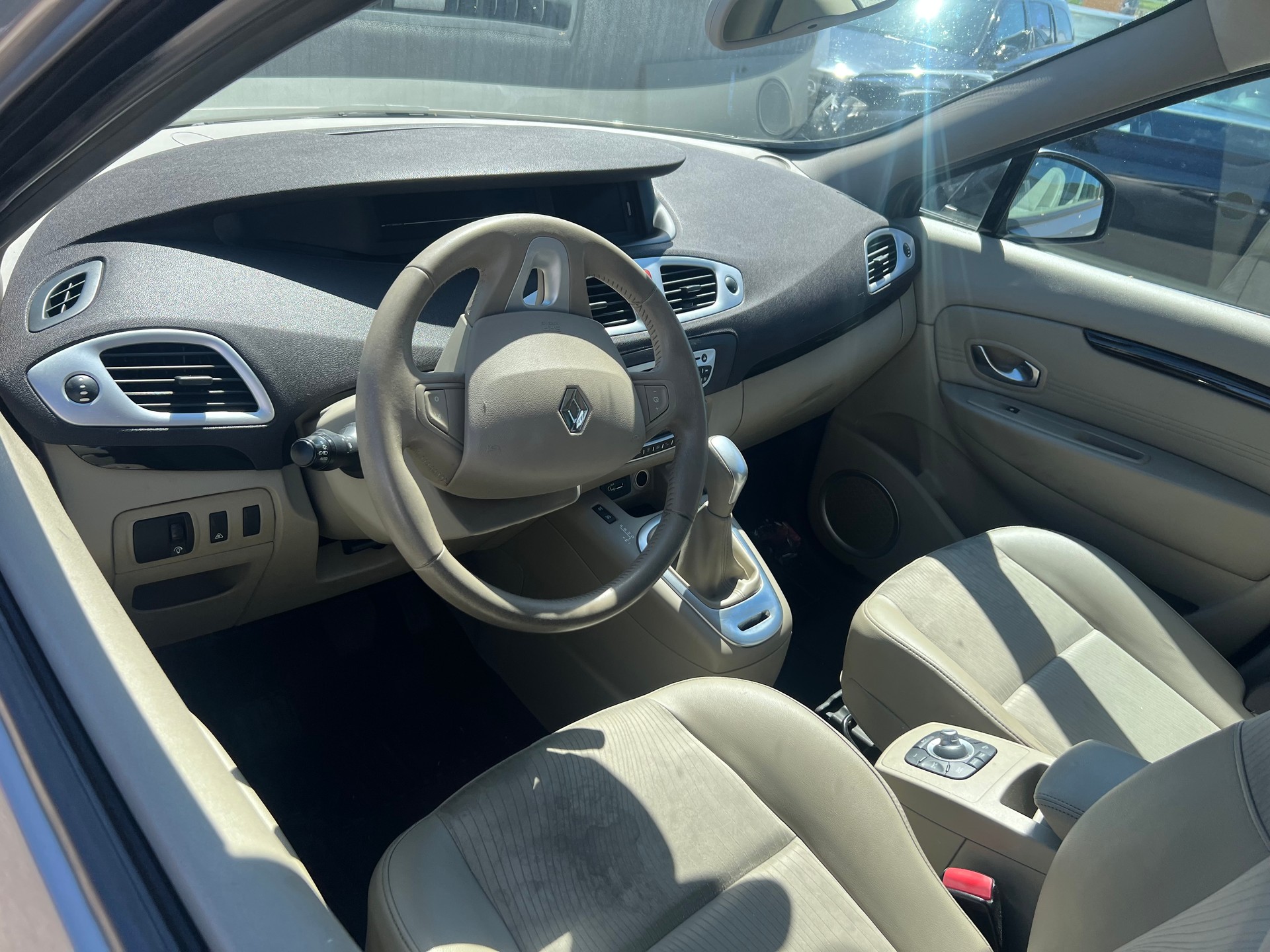 RENAULT Grand Scénic 2.0 16V Dynamique X-Tronic CVT-image-8