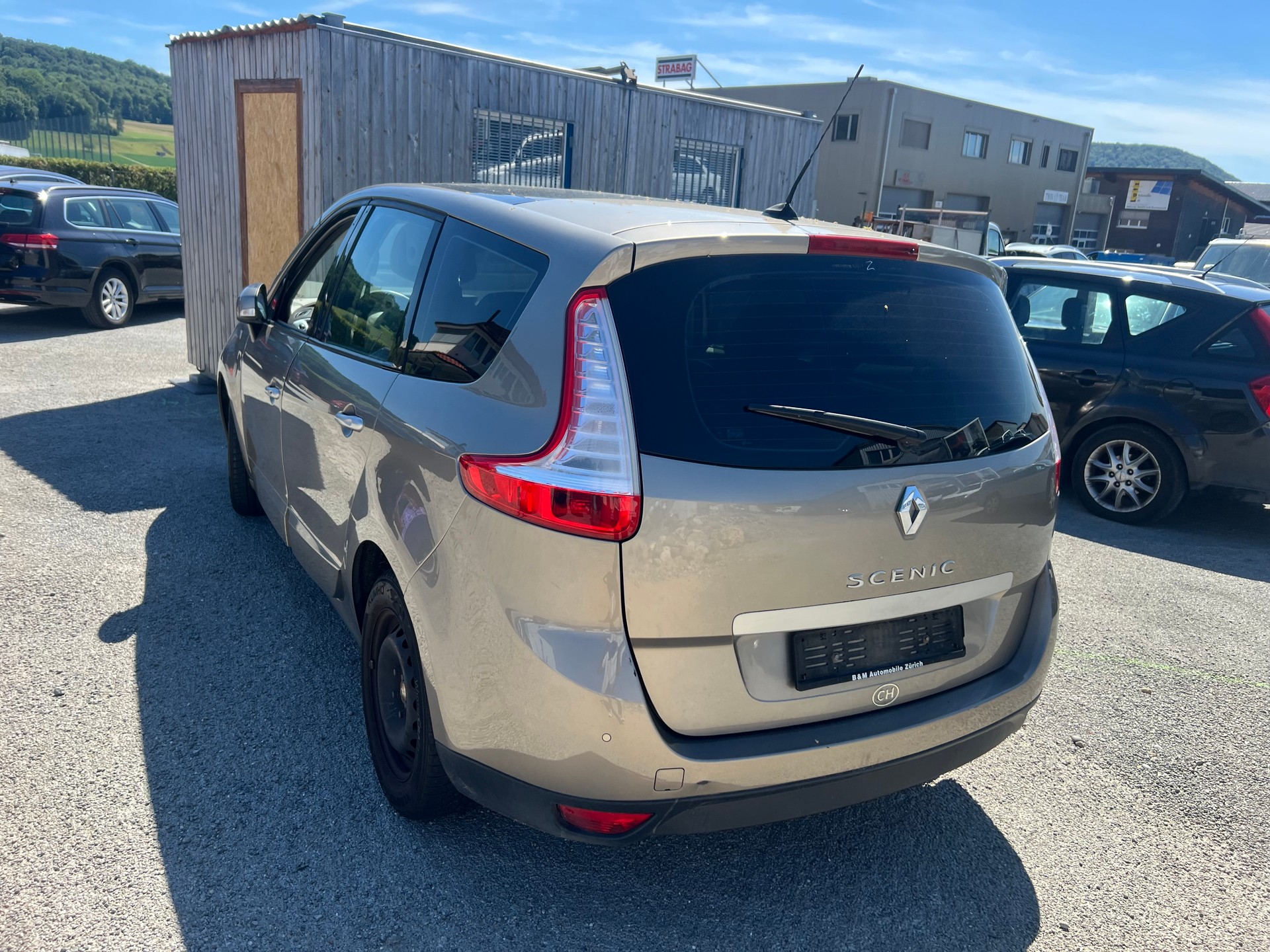 RENAULT Grand Scénic 2.0 16V Dynamique X-Tronic CVT-image-6