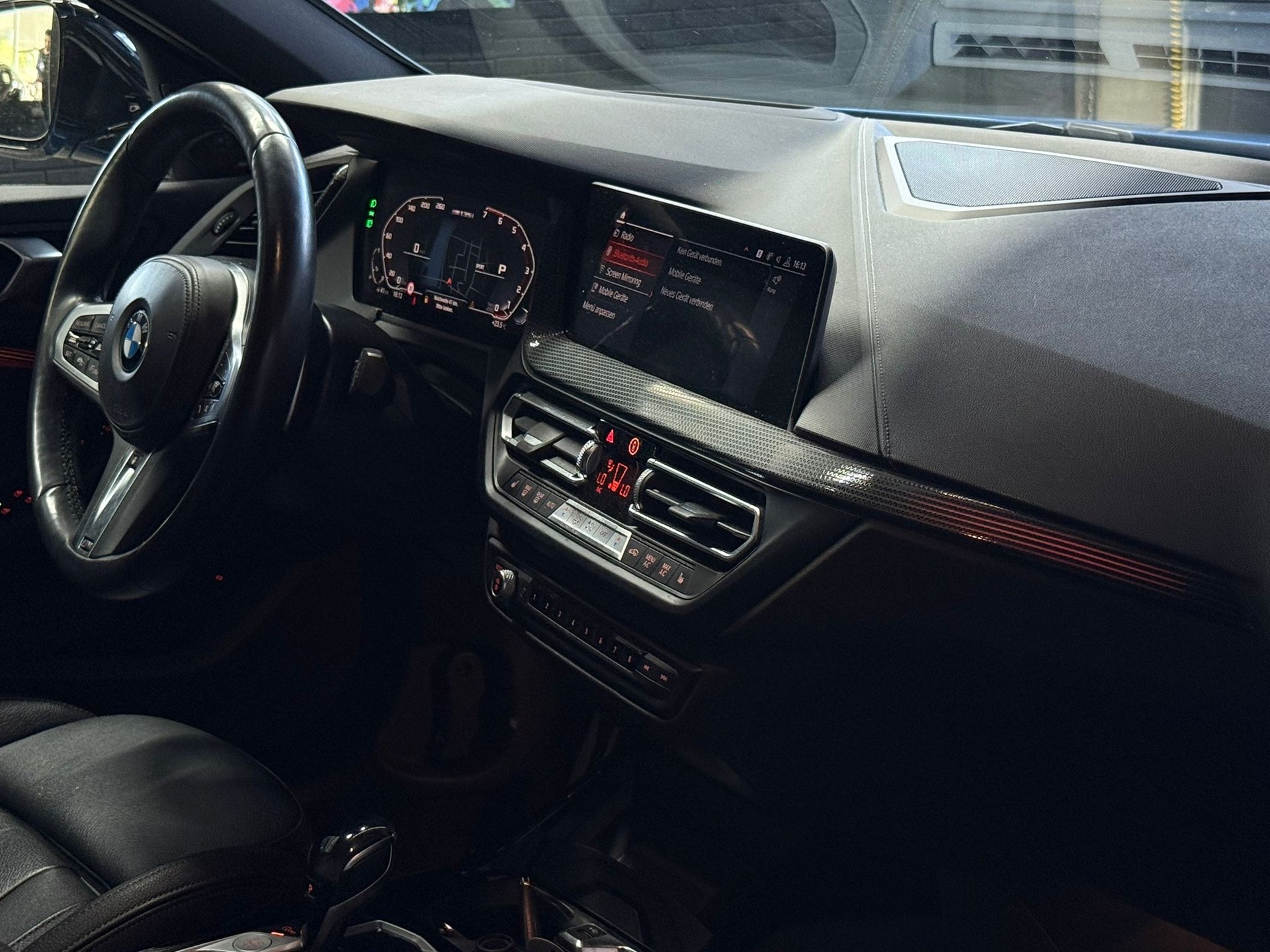 BMW M135i xDrive Steptronic-image-12
