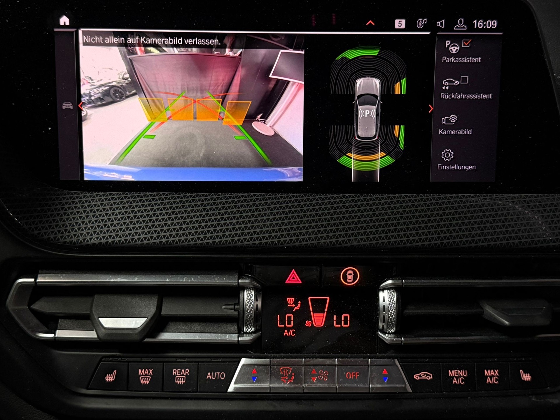 BMW M135i xDrive Steptronic-image-14