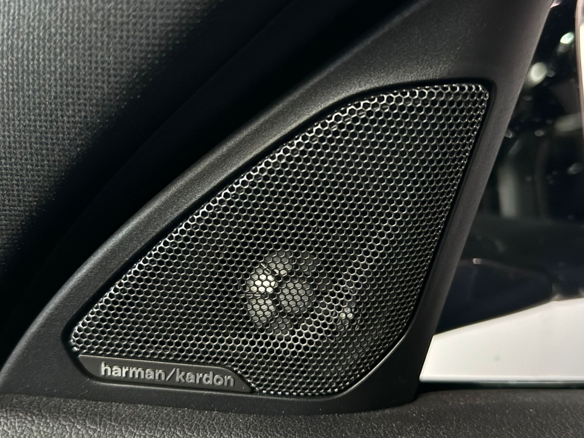 BMW M135i xDrive Steptronic-image-16