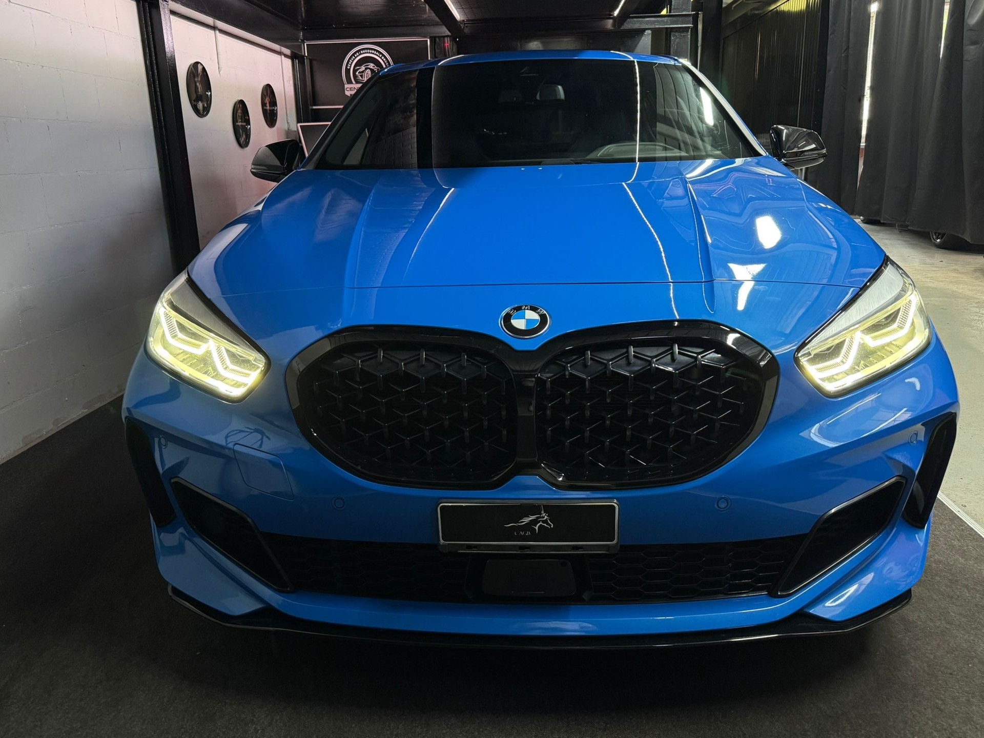 BMW M135i xDrive Steptronic-showroom-element-2