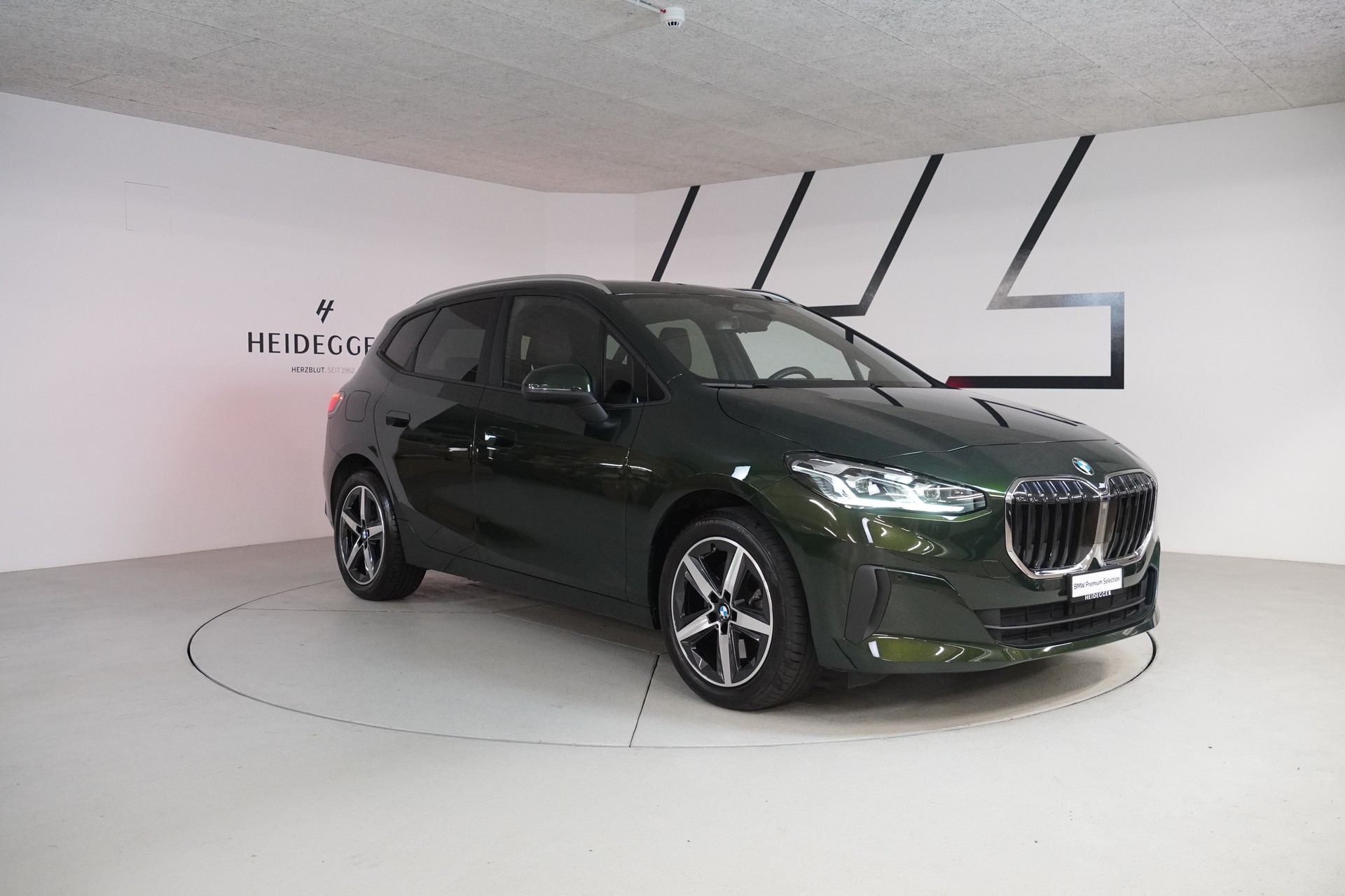 BMW 223i Active Tourer xDrive DKG-showroom-element-2
