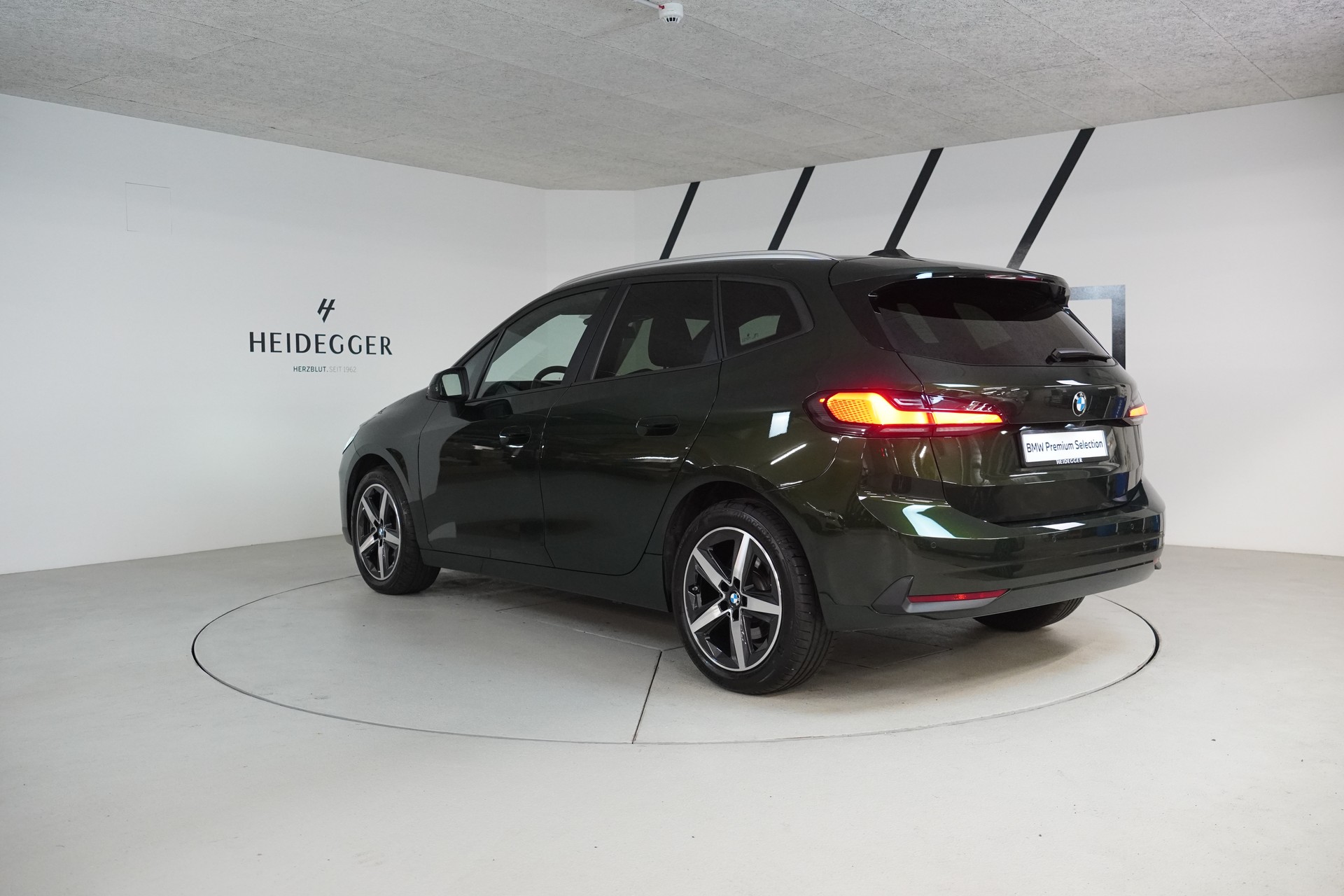 BMW 223i Active Tourer xDrive DKG-image-4