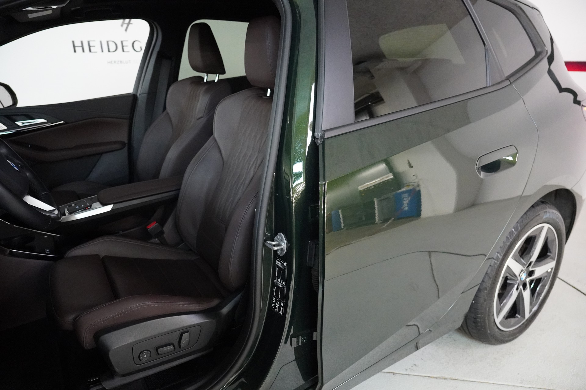 BMW 223i Active Tourer xDrive DKG-image-11