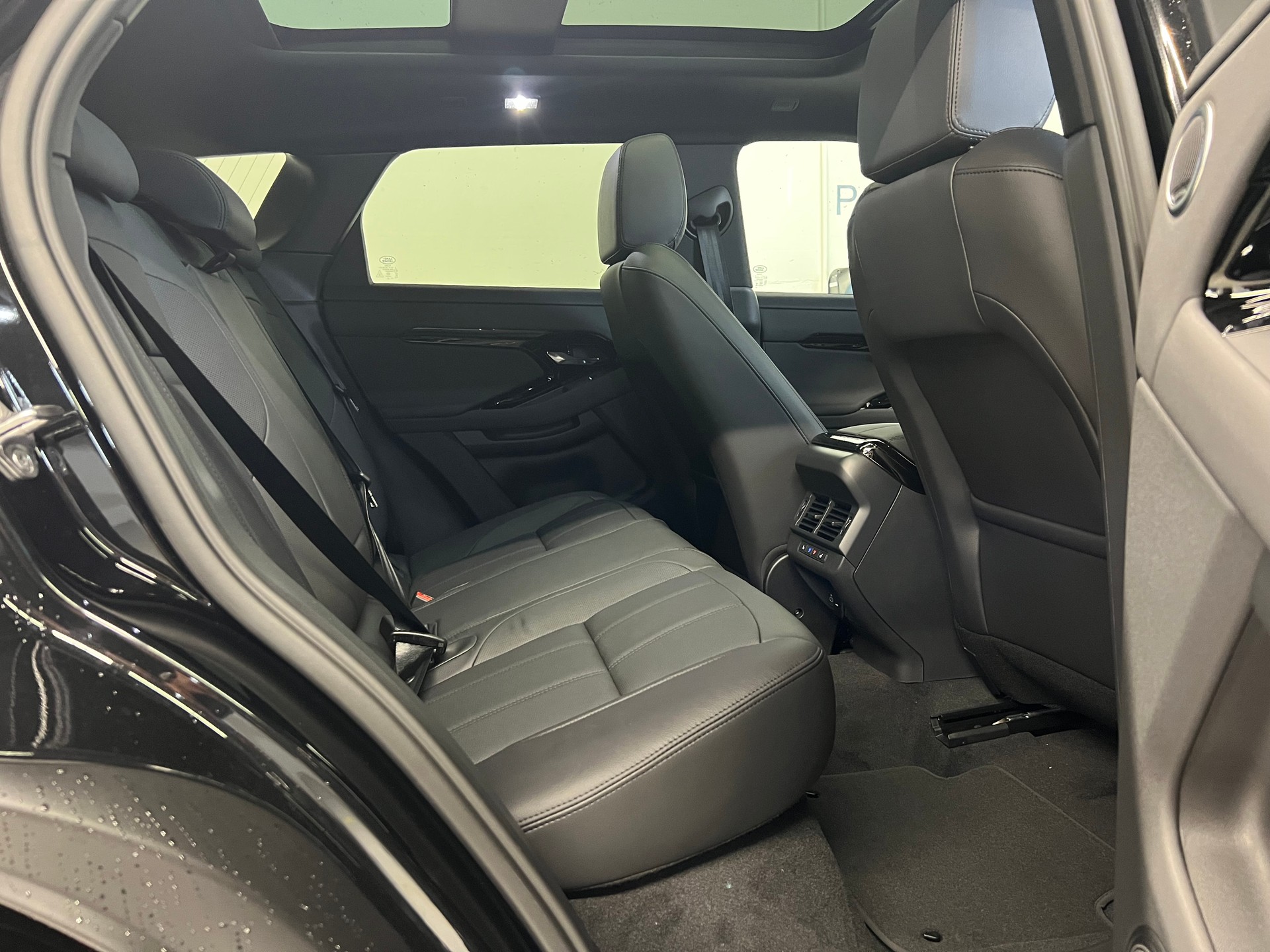LAND ROVER RR Evoque 1.5 T 270e Dynamic SE-image-6