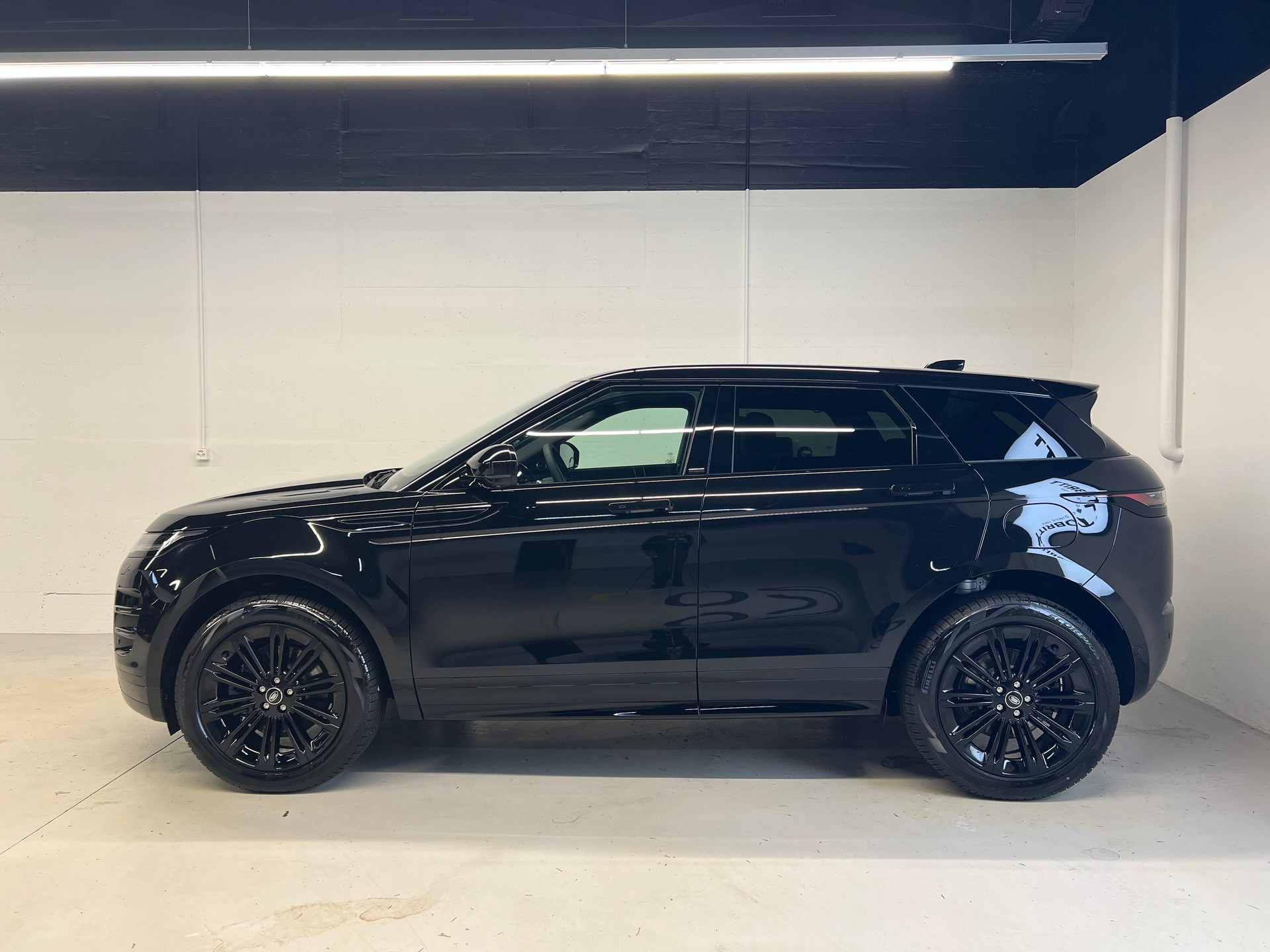 LAND ROVER RR Evoque 1.5 T 270e Dynamic SE-image-7