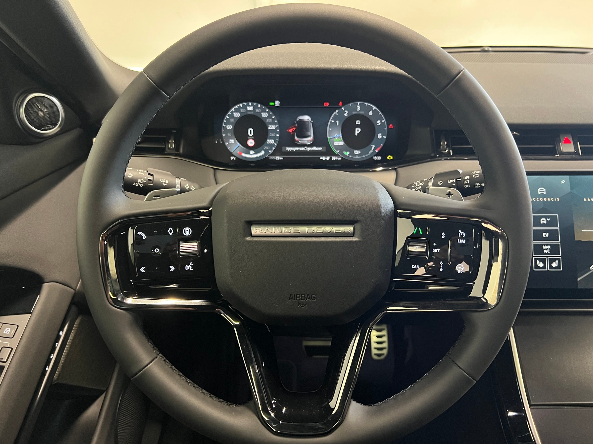 LAND ROVER RR Evoque 1.5 T 270e Dynamic SE-showroom-element-3