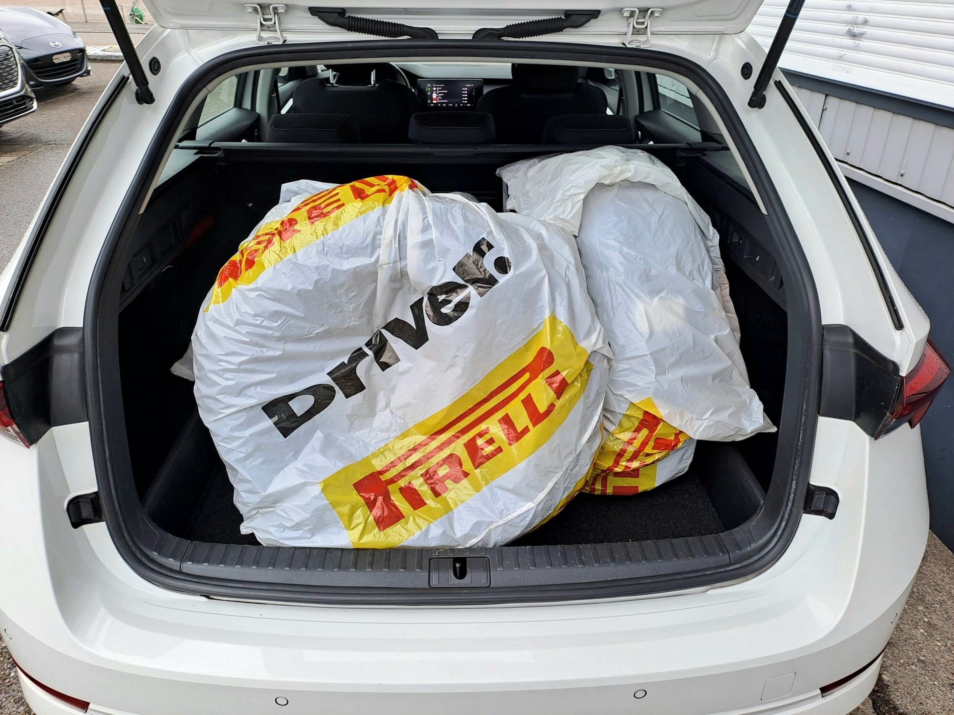 SKODA Octavia Combi 2.0 TDI DSG Ambition 4x4-image-8
