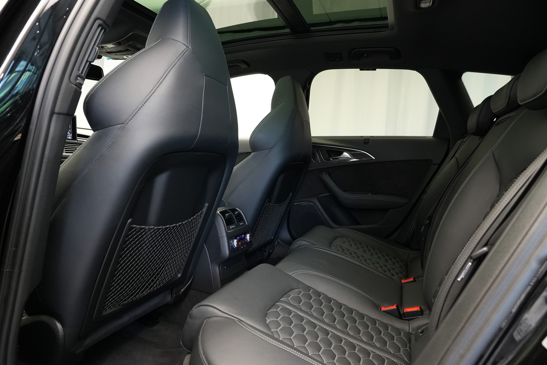 AUDI RS6 Avant 4.0 TFSI V8 quattro Tiptronic *Head-Up* *Dynamikpaket* *Sportauspuff*-image-16