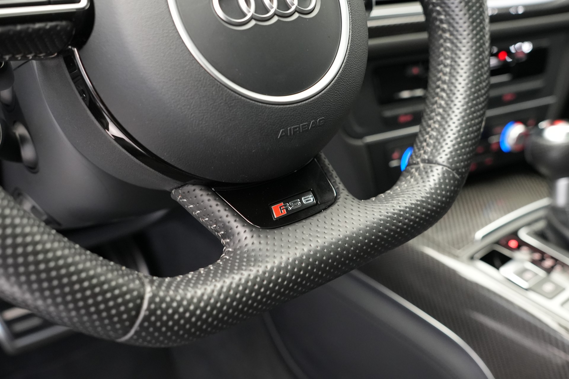 AUDI RS6 Avant 4.0 TFSI V8 quattro Tiptronic *Head-Up* *Dynamikpaket* *Sportauspuff*-image-27