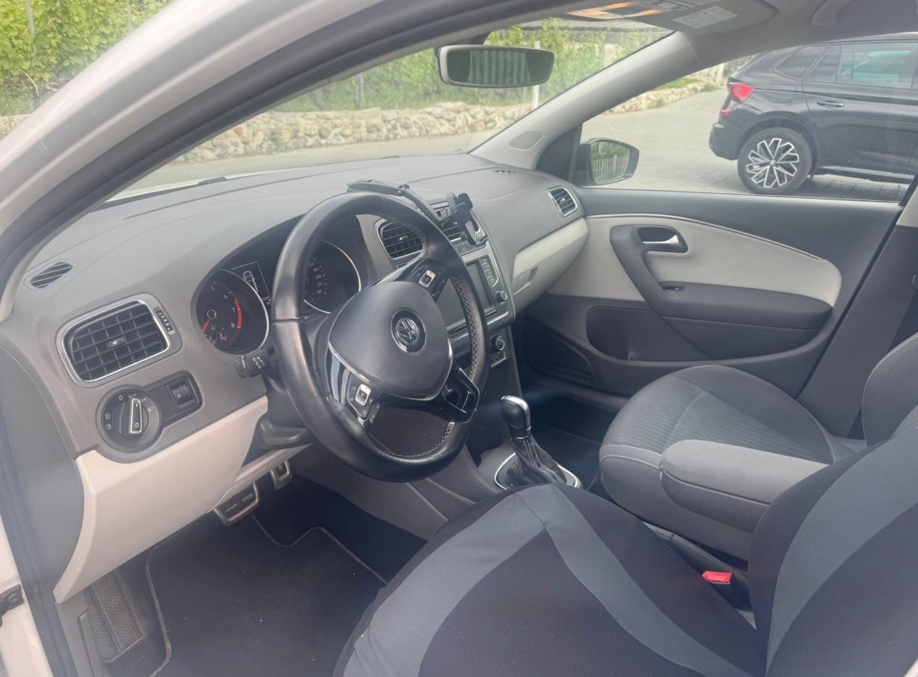 VW 1.2 TSI 110 BlueMT Lounge DSG-image-3