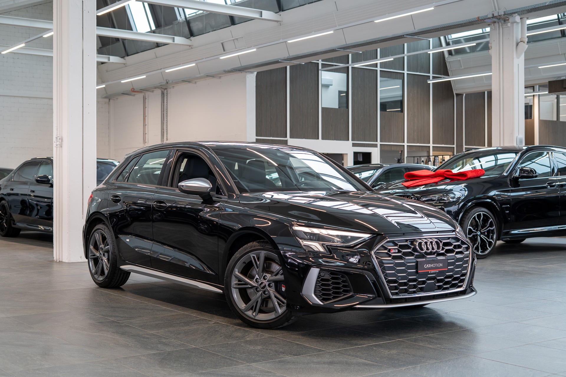 AUDI S3 Sportback 2.0 TFSI quattro S-Tronic / Rückfahrkamera / Tempomat / Sitzheizung-showroom-element-2