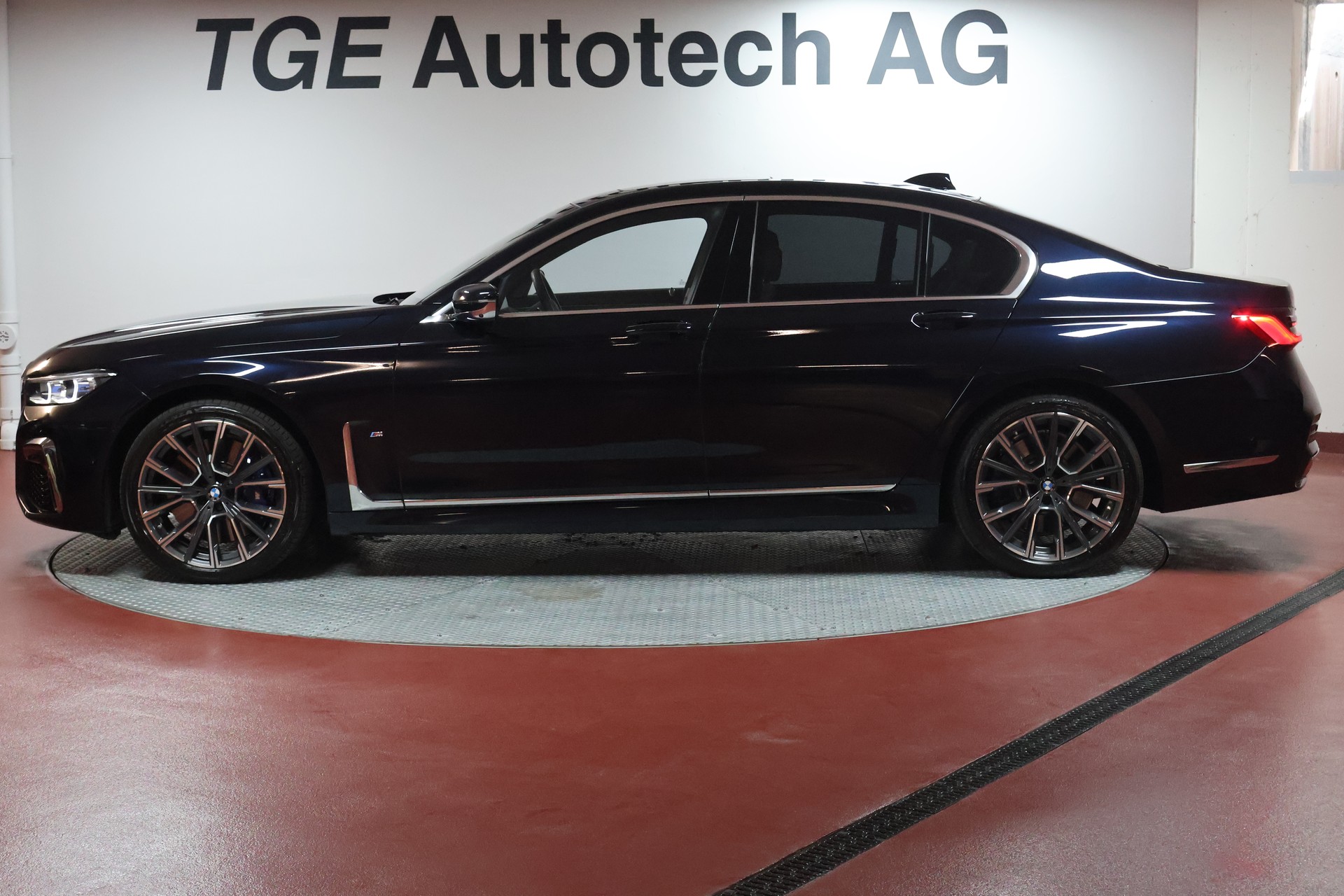 BMW 750i xDrive Steptronic M Sportpaket-image-3