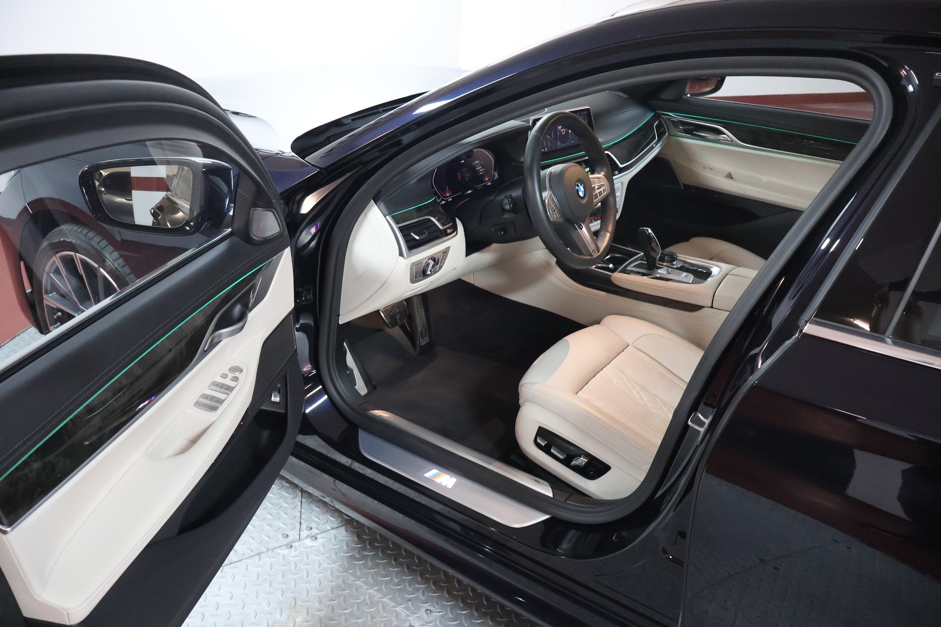 BMW 750i xDrive Steptronic M Sportpaket-image-5