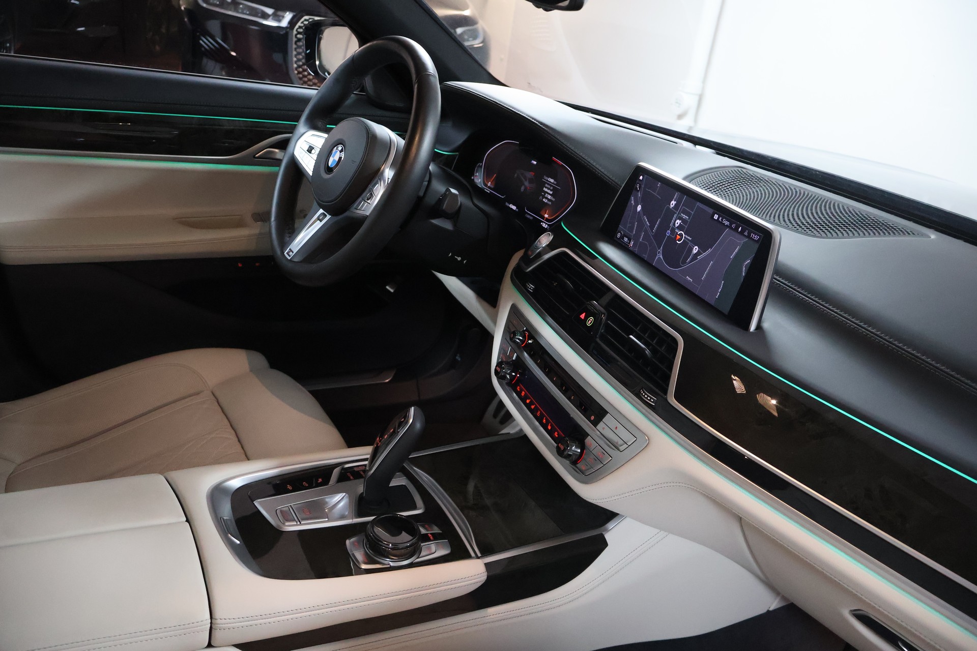 BMW 750i xDrive Steptronic M Sportpaket-image-11