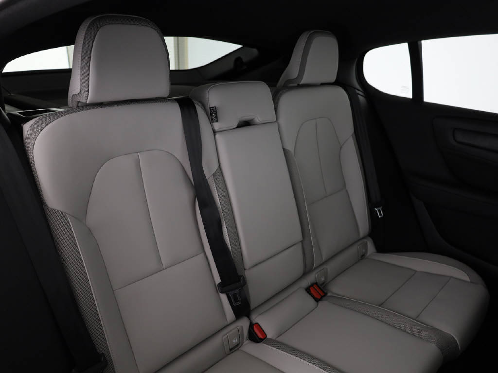 VOLVO EC40 Twin Ultra AWD XCENTRIC-image-23