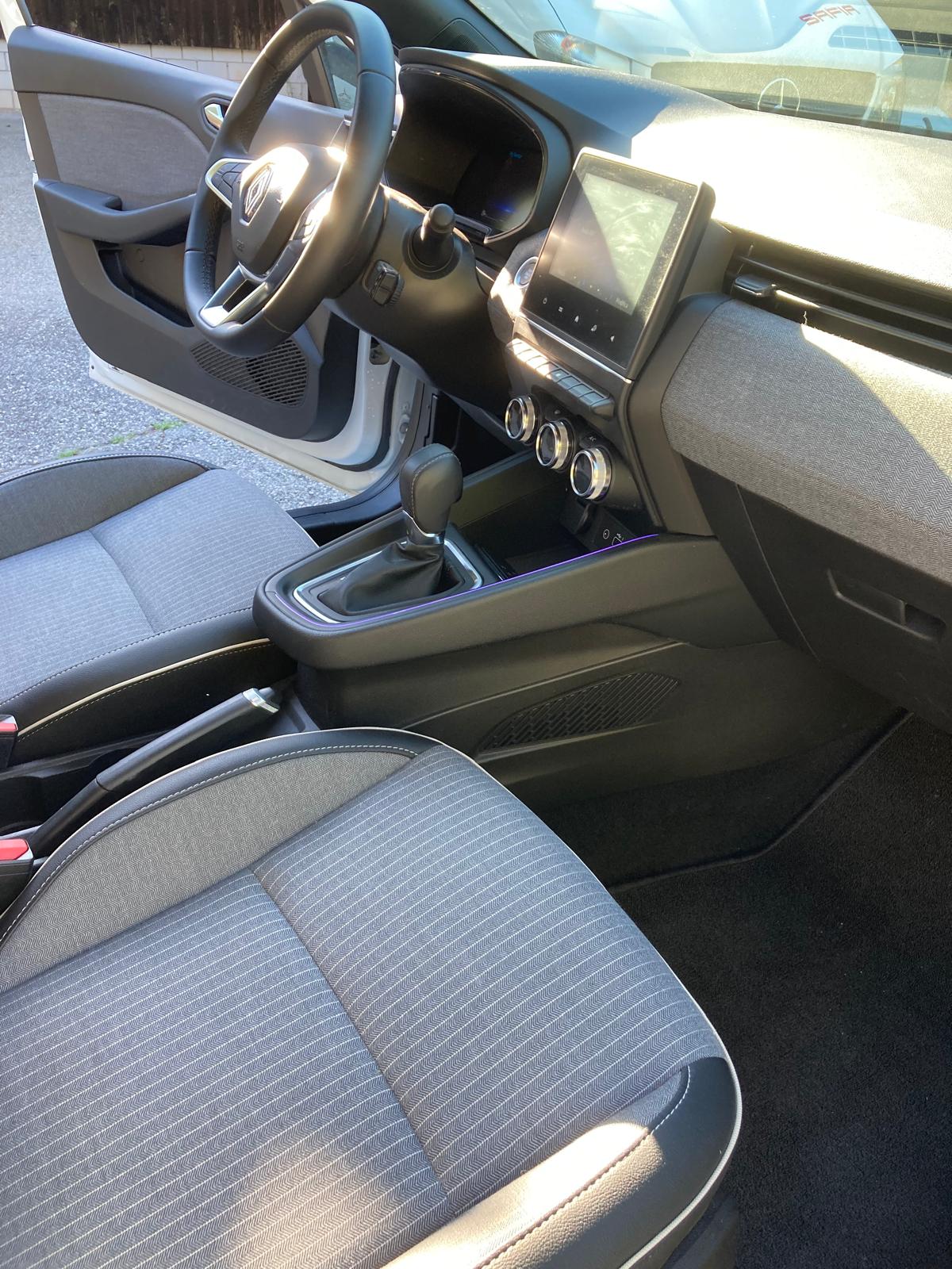 RENAULT Clio 1.6 E-Tech Techno-image-9
