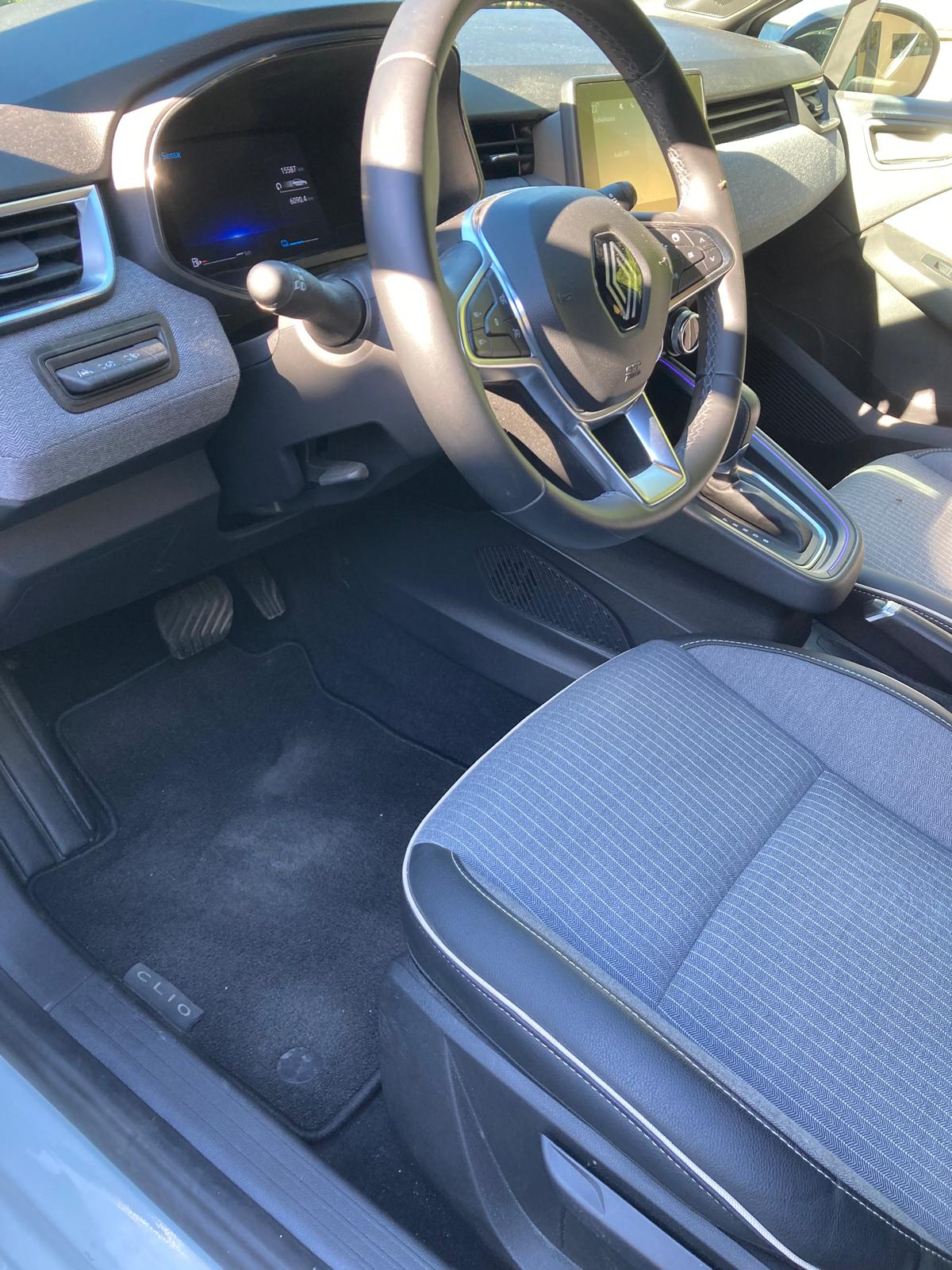 RENAULT Clio 1.6 E-Tech Techno-image-12
