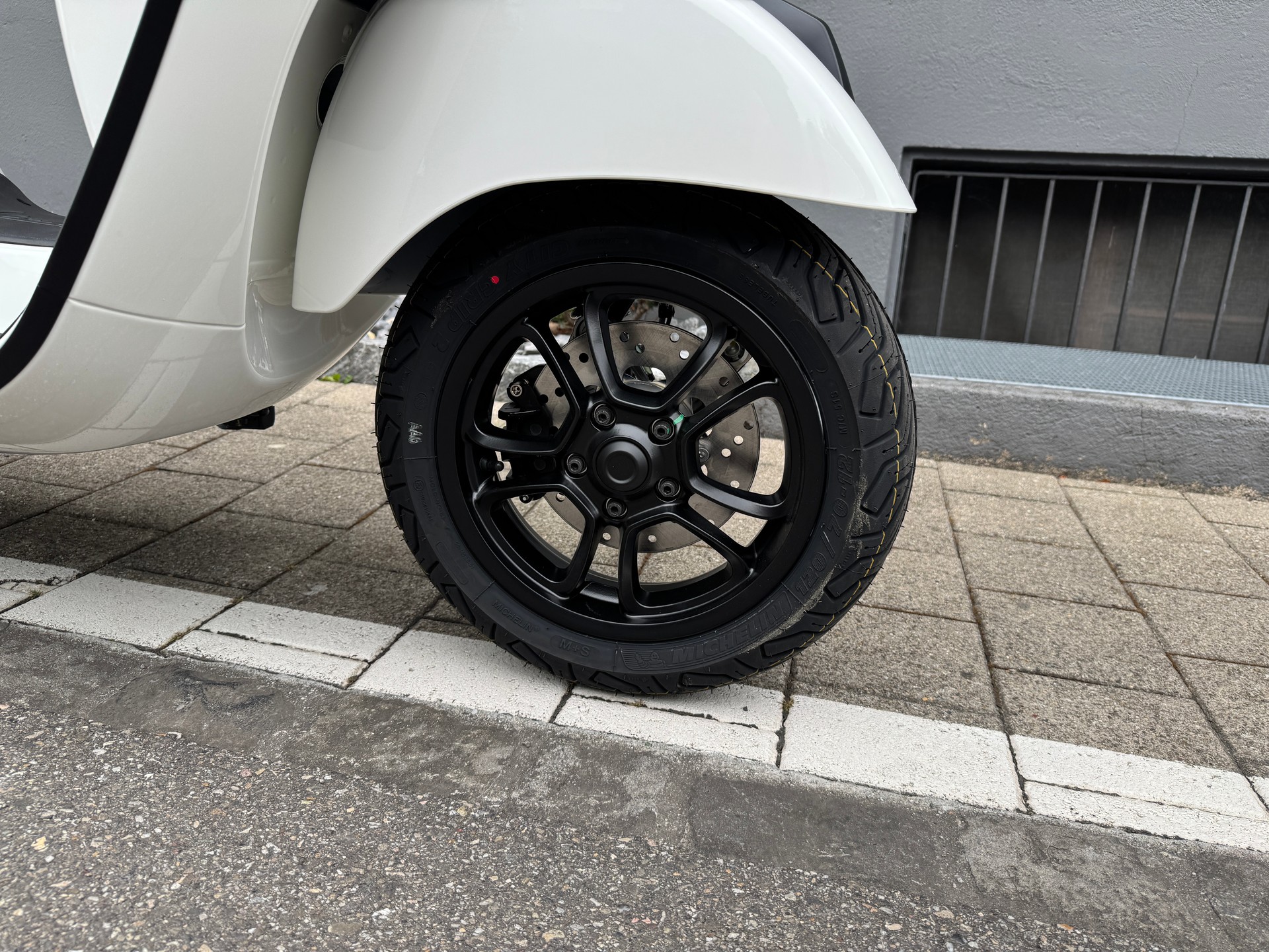 PIAGGIO Vespa GTS 125 Super Sport RST Euro 5+-image-13