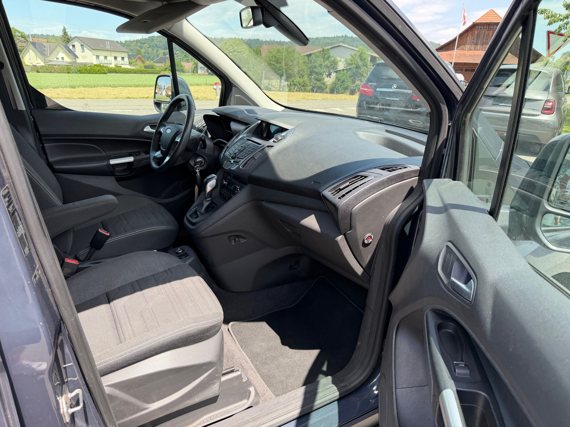 FORD Grand Tourneo Connect 1.6 SCTi Trend Automatic-image-7
