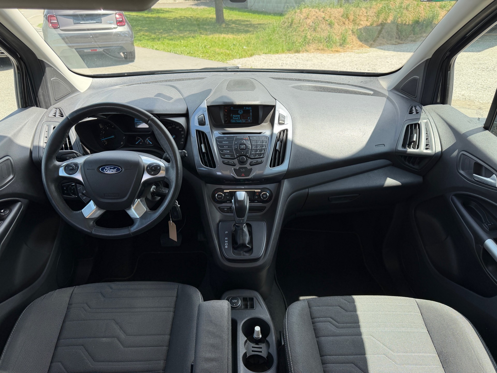 FORD Grand Tourneo Connect 1.6 SCTi Trend Automatic-image-6