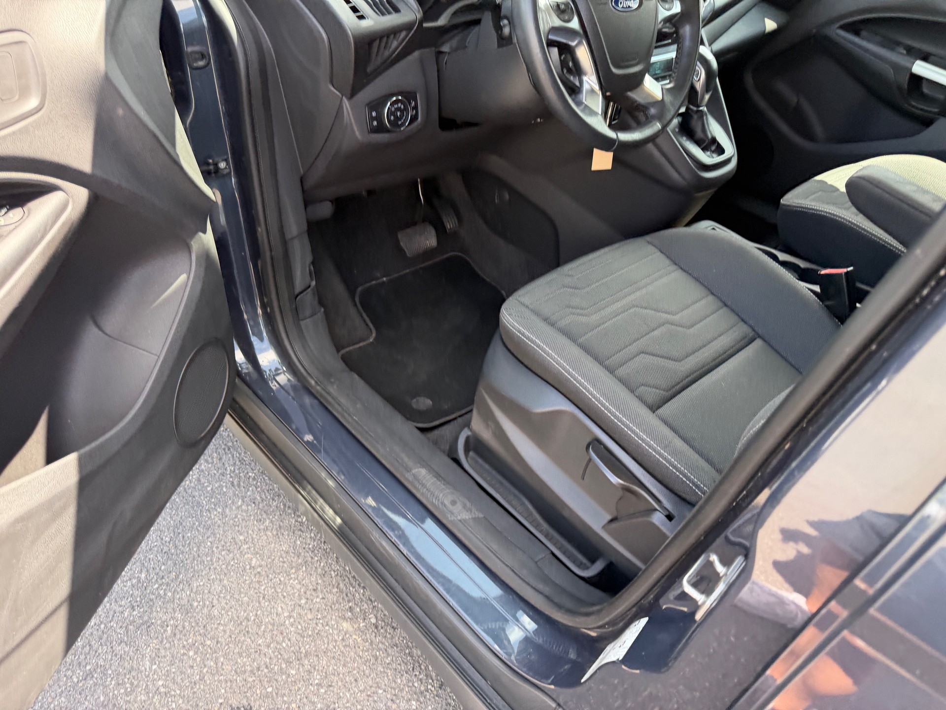 FORD Grand Tourneo Connect 1.6 SCTi Trend Automatic-image-8