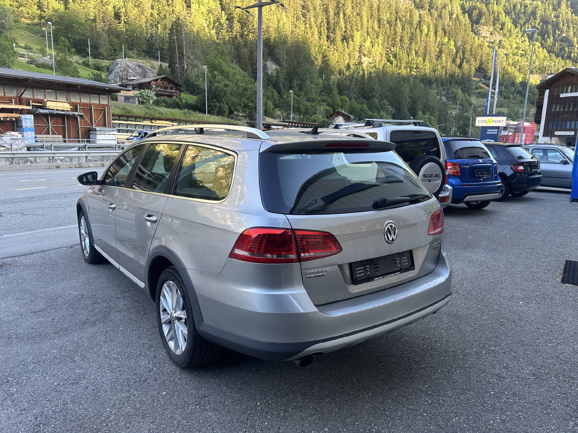 VW Passat Alltrack 2.0 TSI DSG 4motion-image-2
