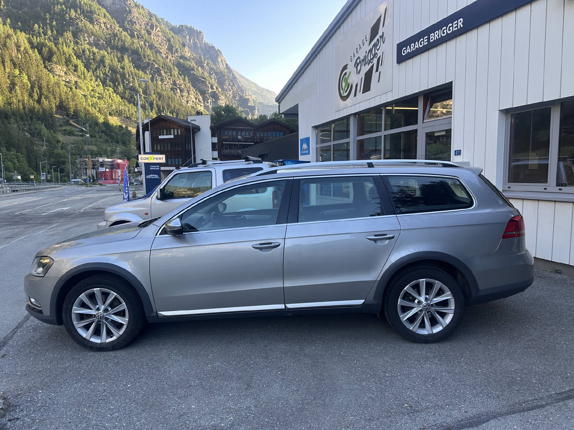 VW Passat Alltrack 2.0 TSI DSG 4motion-image-1
