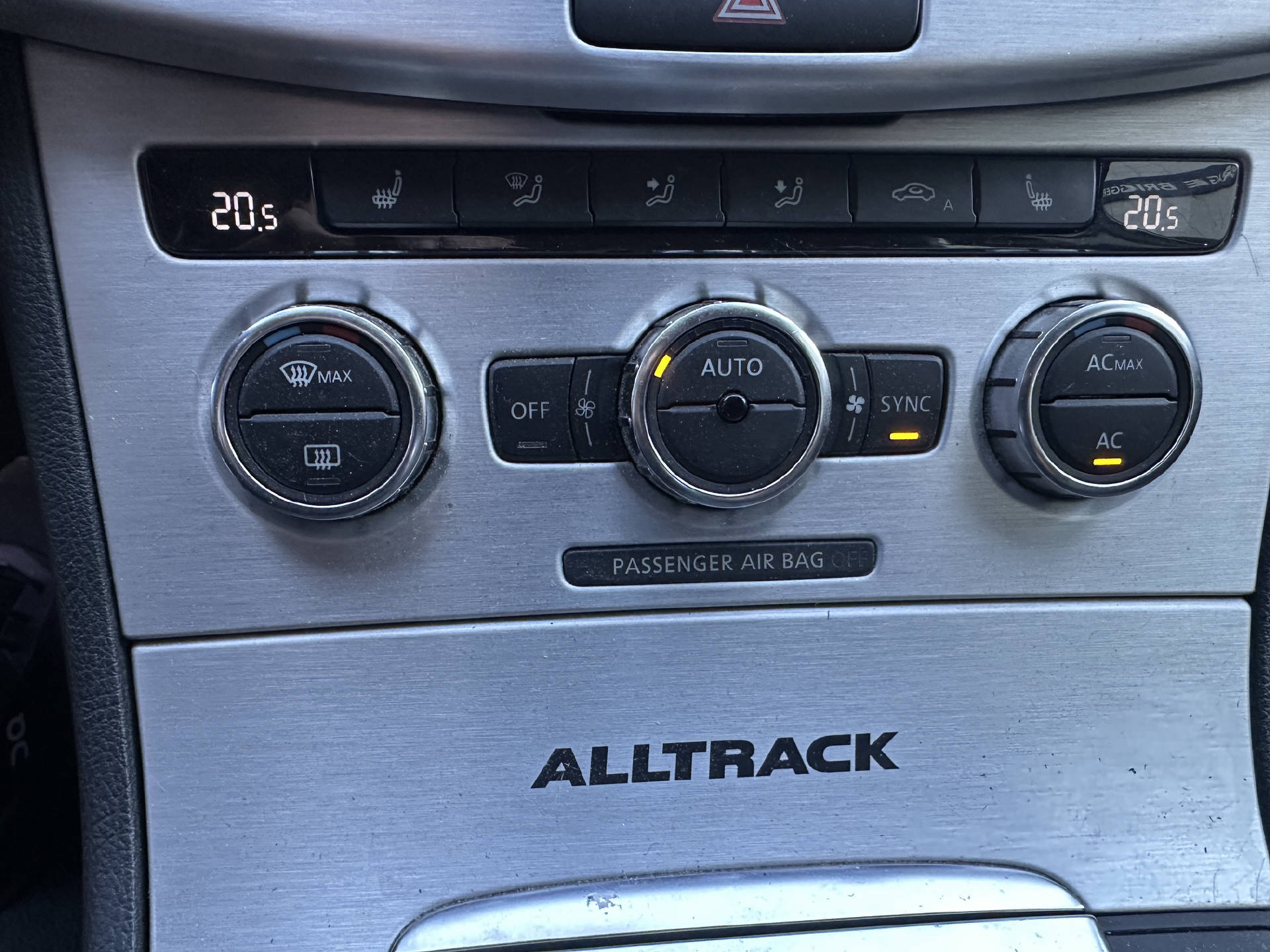 VW Passat Alltrack 2.0 TSI DSG 4motion-image-8
