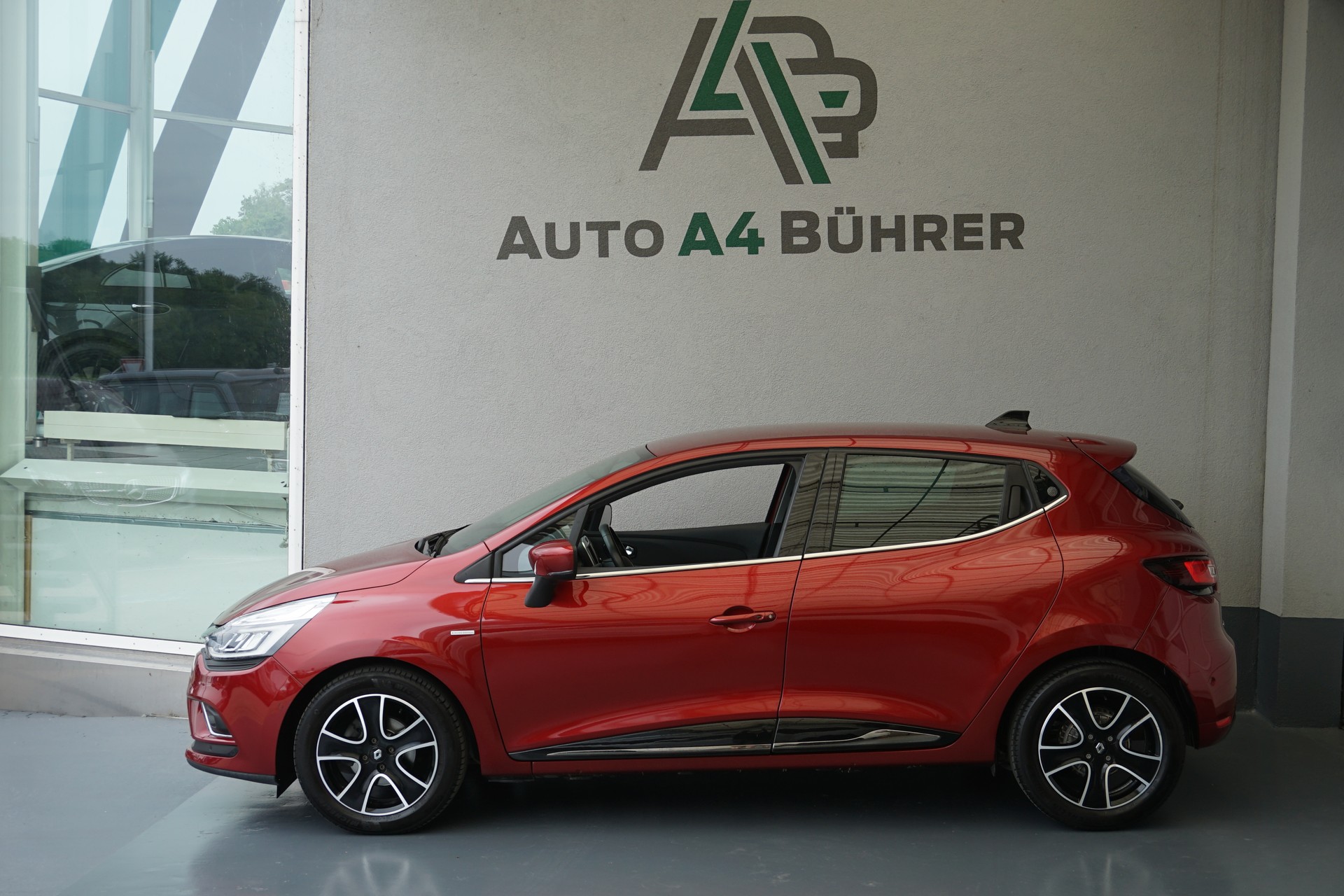 RENAULT Clio 1.2T 120PS Automat Swiss Edition "Motor mit Steuerkette!"-image-0