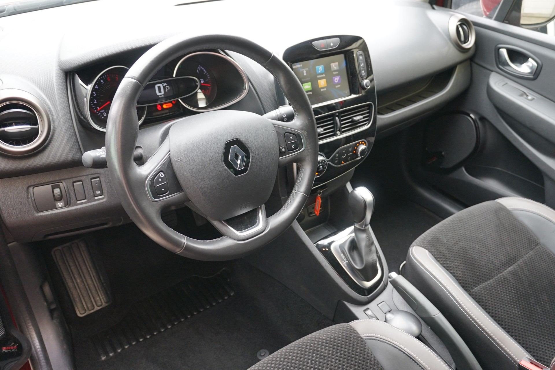 RENAULT Clio 1.2T 120PS Automat Swiss Edition "Motor mit Steuerkette!"-image-14
