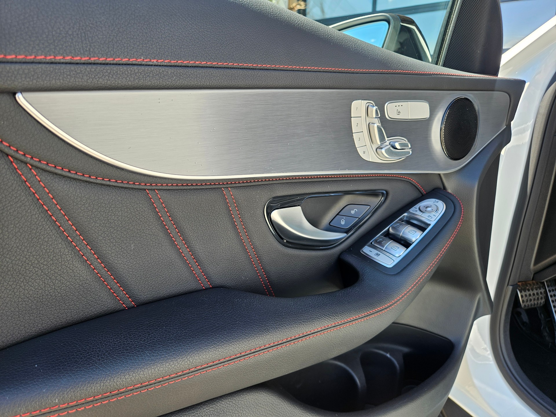 MERCEDES-BENZ GLC 220 d AMG Line 4Matic 9G-Tronic-image-15