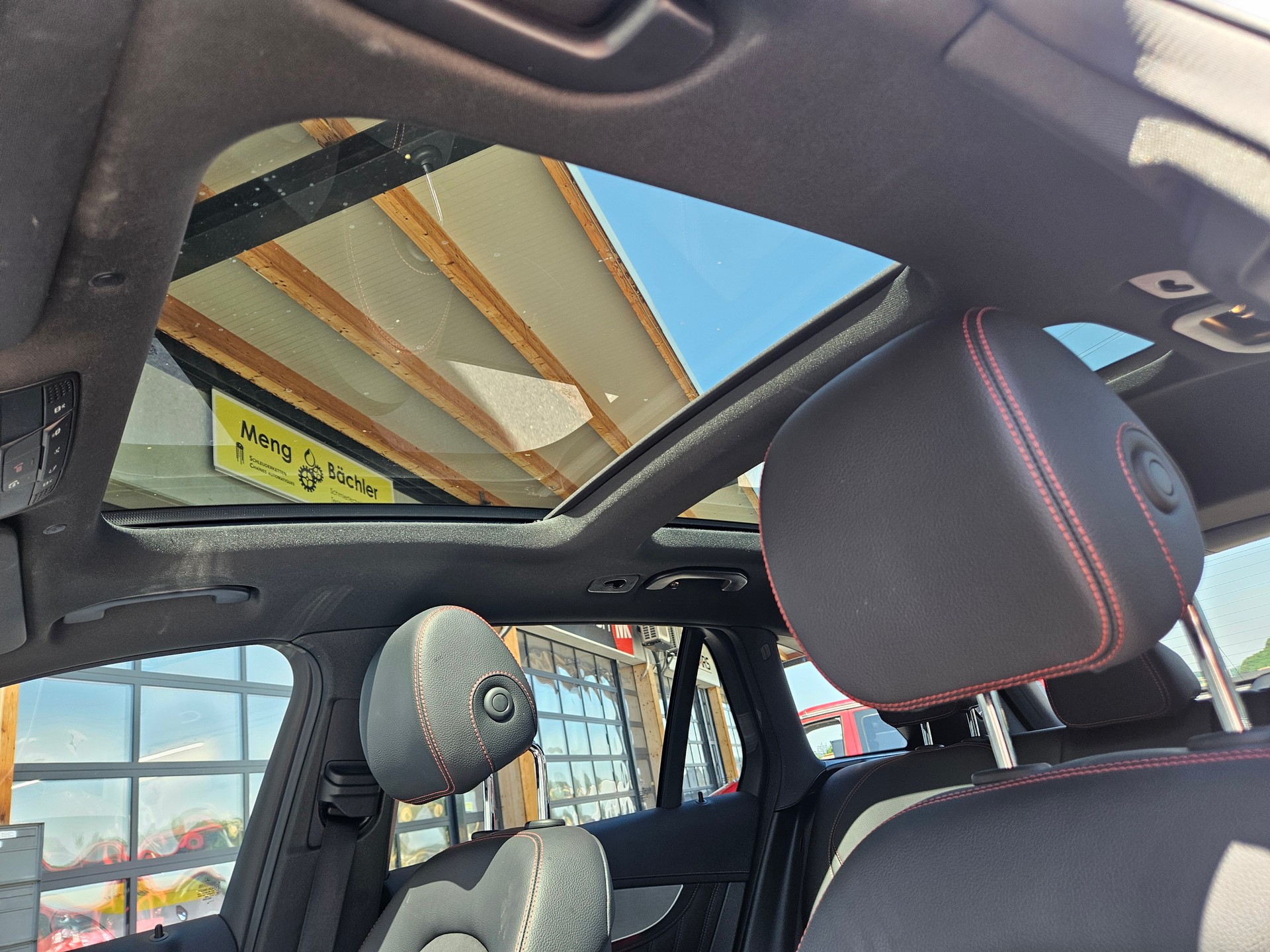MERCEDES-BENZ GLC 220 d AMG Line 4Matic 9G-Tronic-image-13