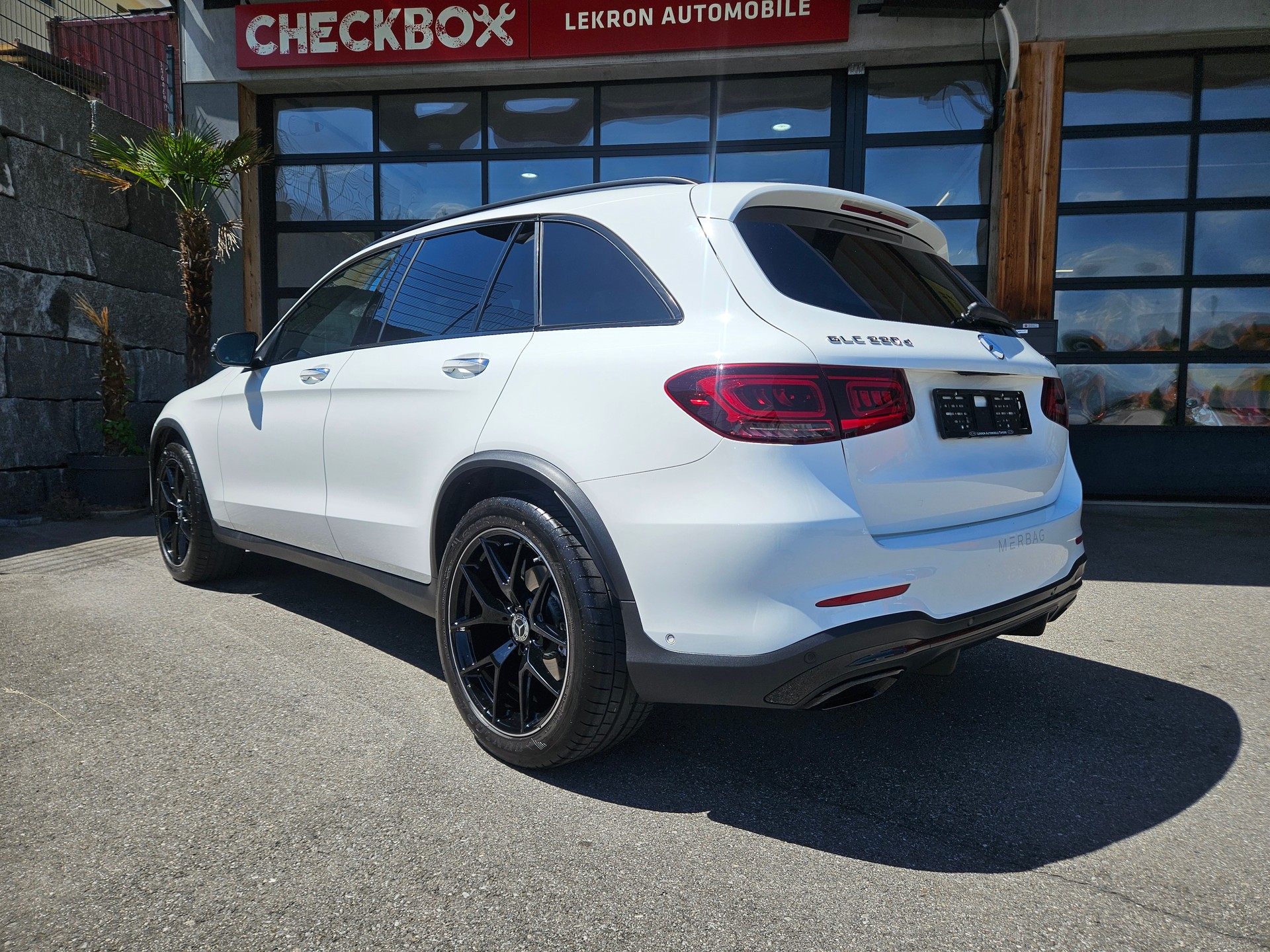 MERCEDES-BENZ GLC 220 d AMG Line 4Matic 9G-Tronic-image-4