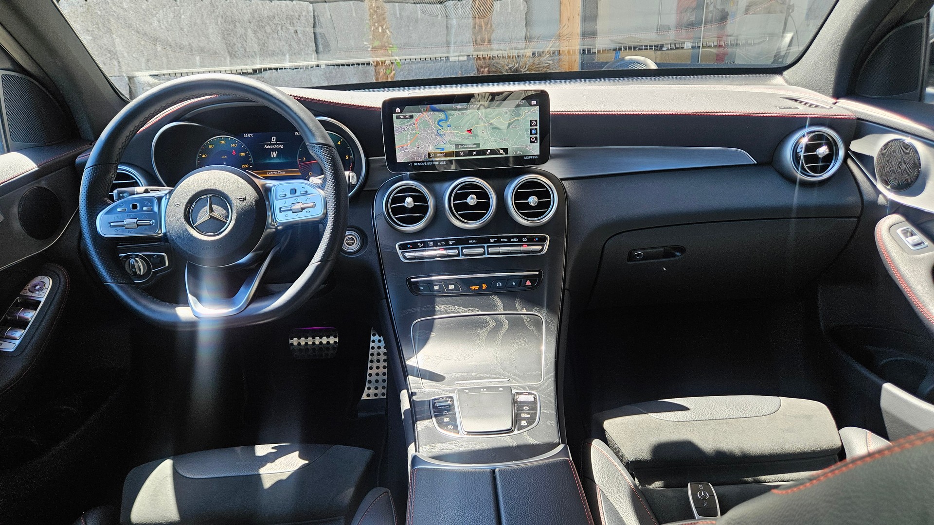 MERCEDES-BENZ GLC 220 d AMG Line 4Matic 9G-Tronic-image-12