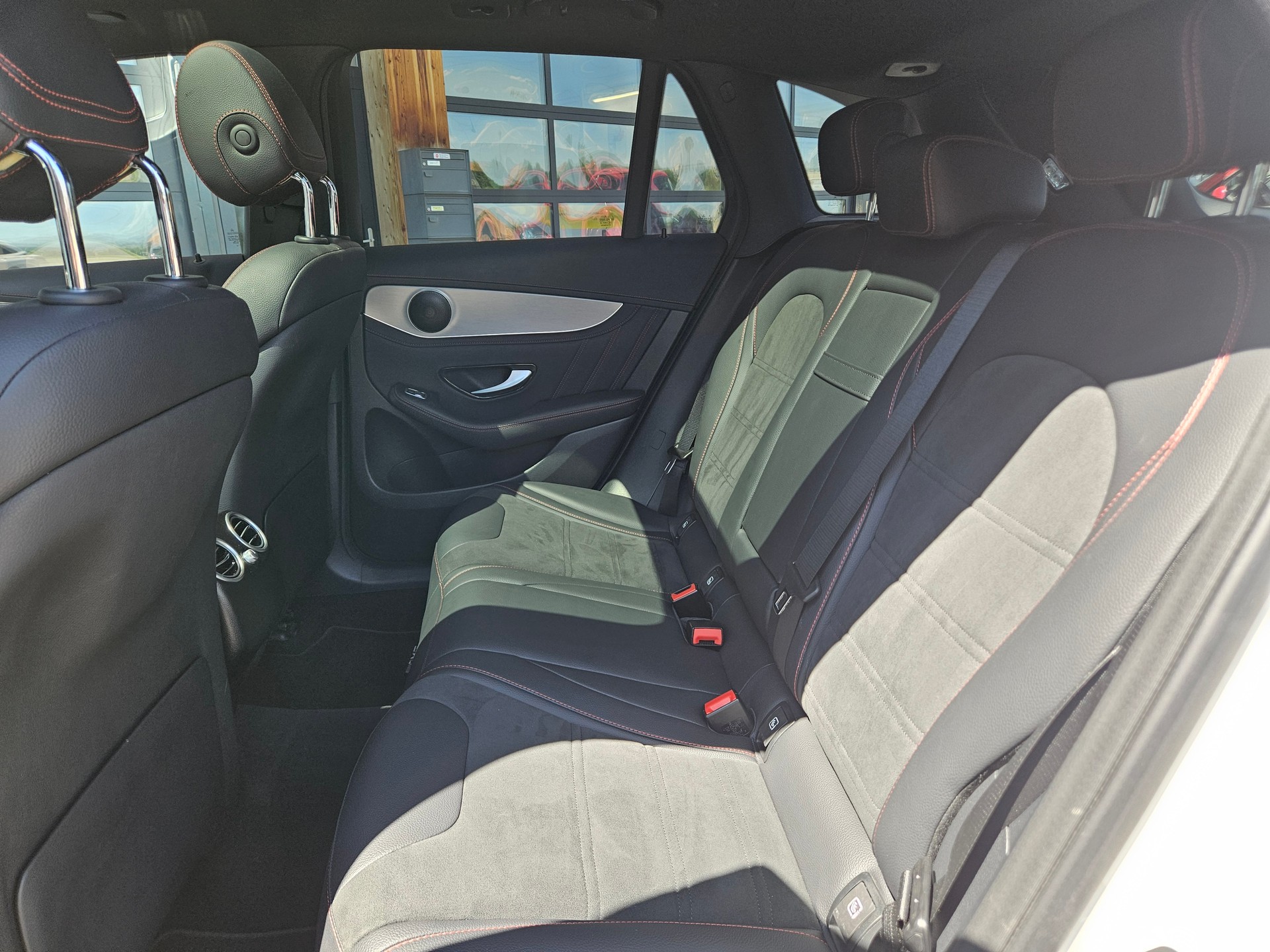 MERCEDES-BENZ GLC 220 d AMG Line 4Matic 9G-Tronic-image-14