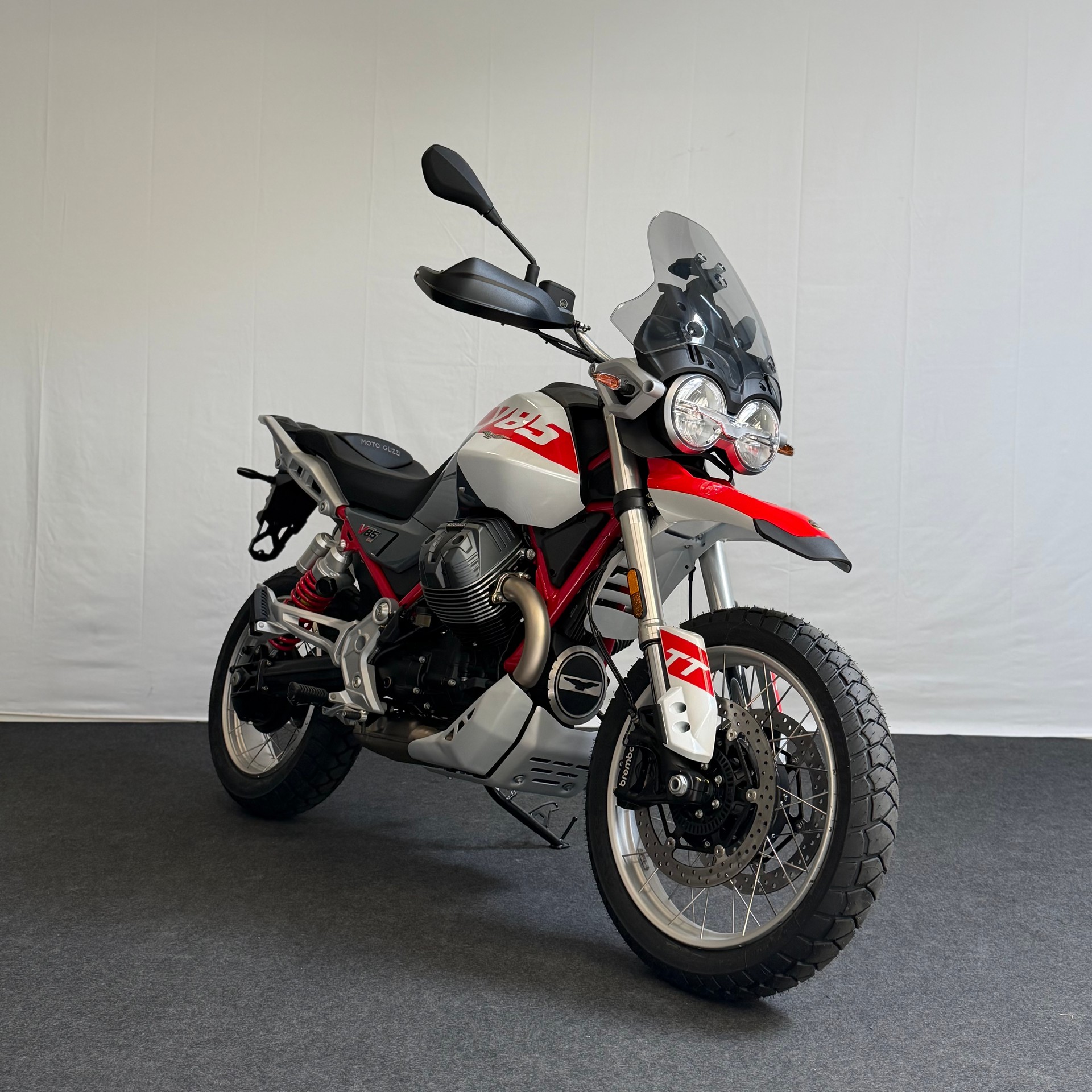 MOTO GUZZI V85 TT E5+-showroom-element-1